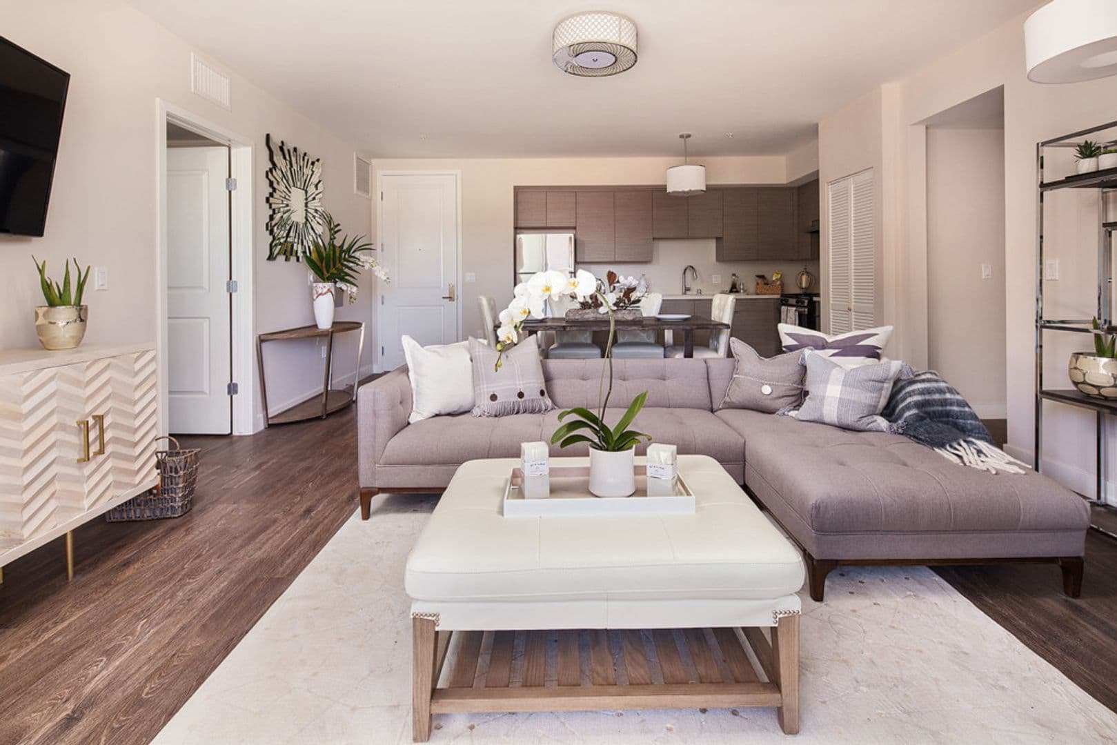 NORTH HOLLYWOOD Apartment: 5500 NORTH KLUMP AVE