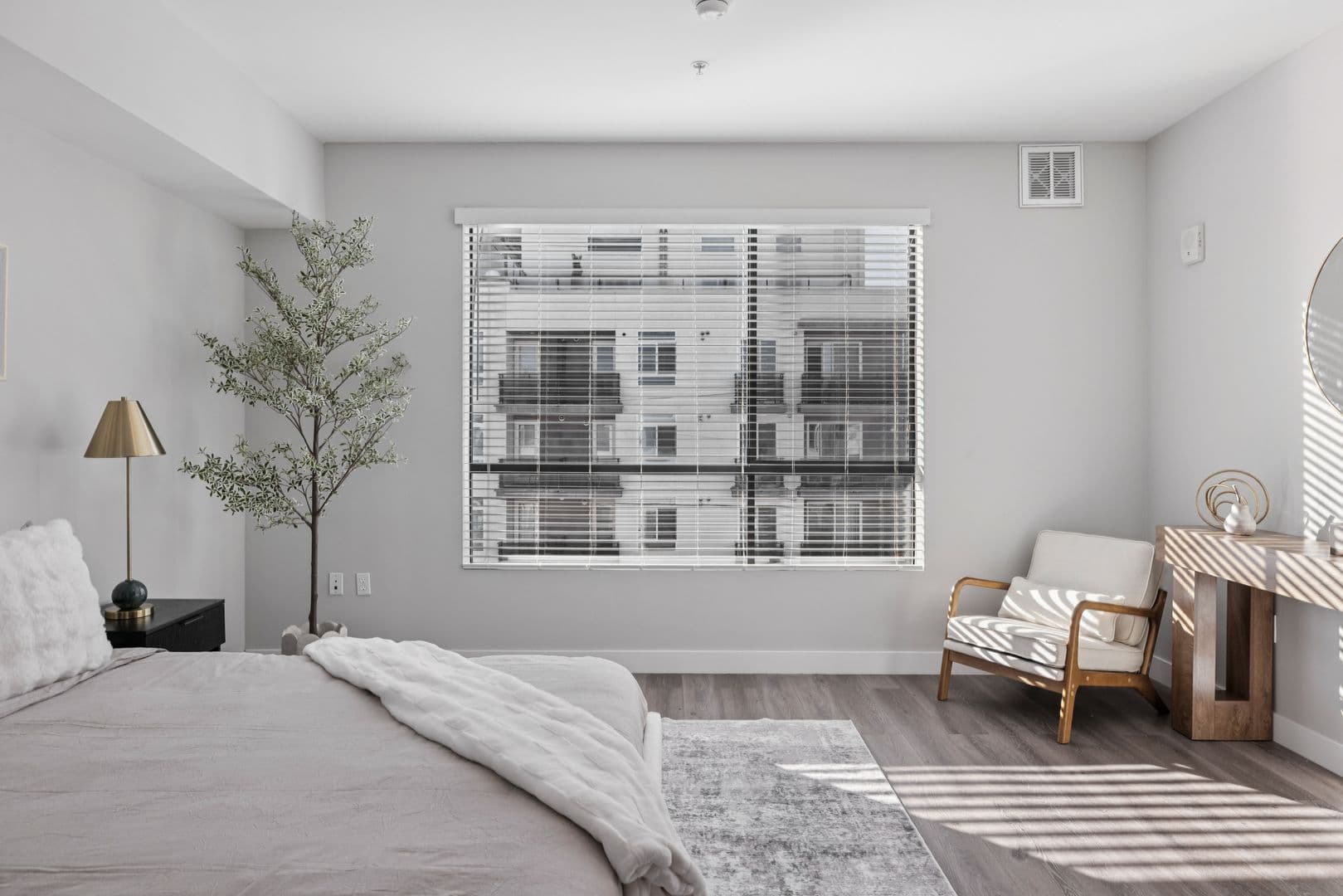North Hollywood Apartment: 11241 Otsego Street