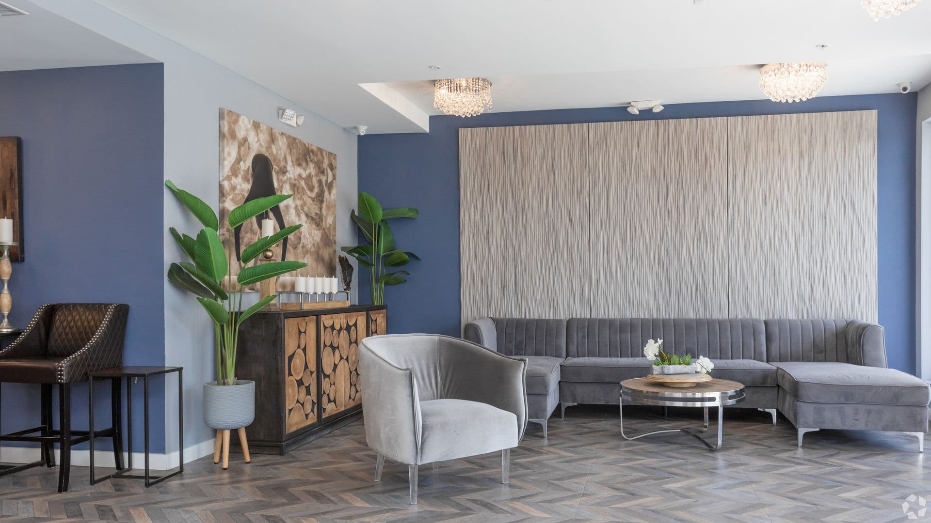 North Hollywood Apartment: 11011 West Otsego Street