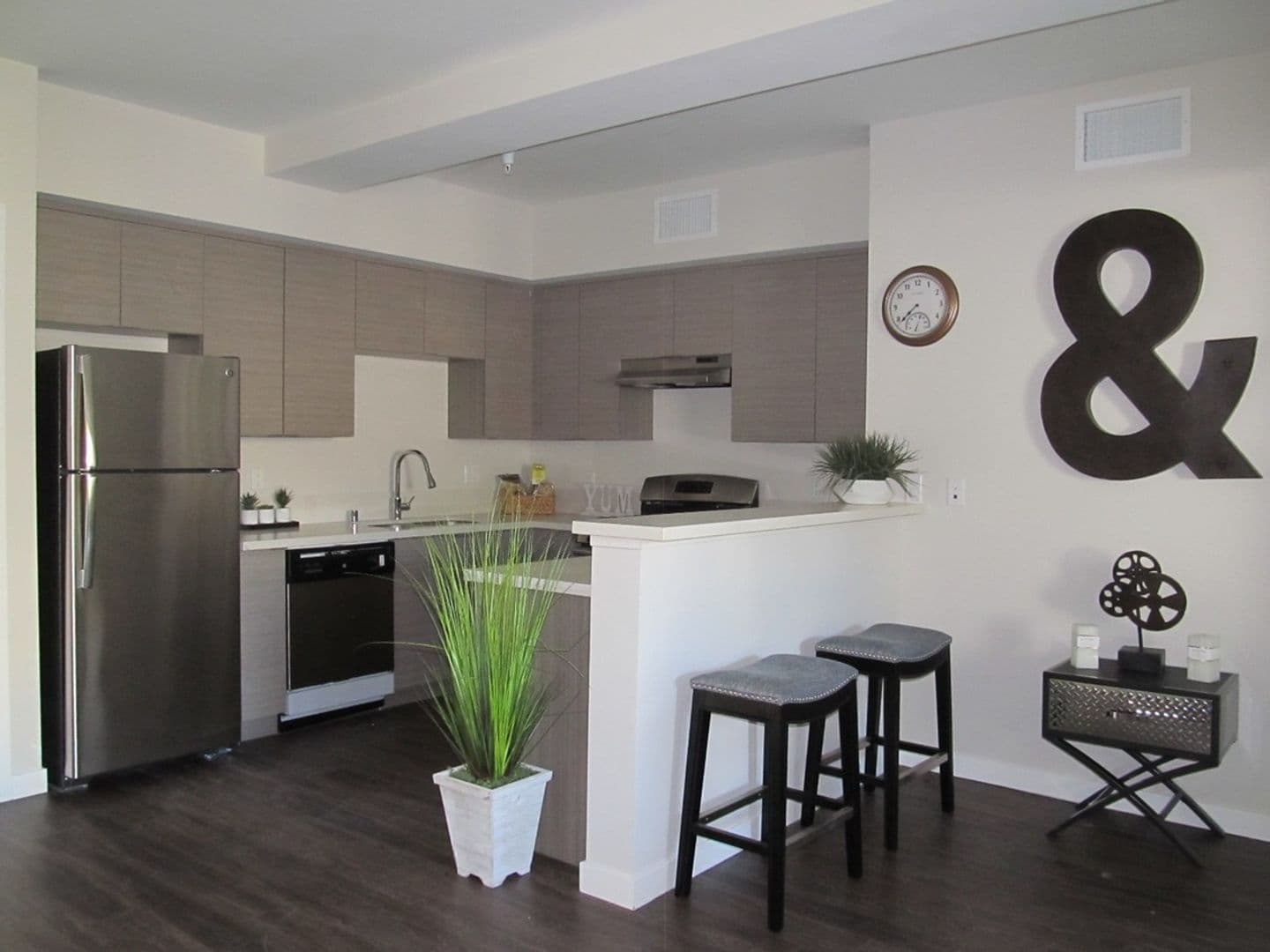North Hollywood Apartment: 11011 West Otsego Street