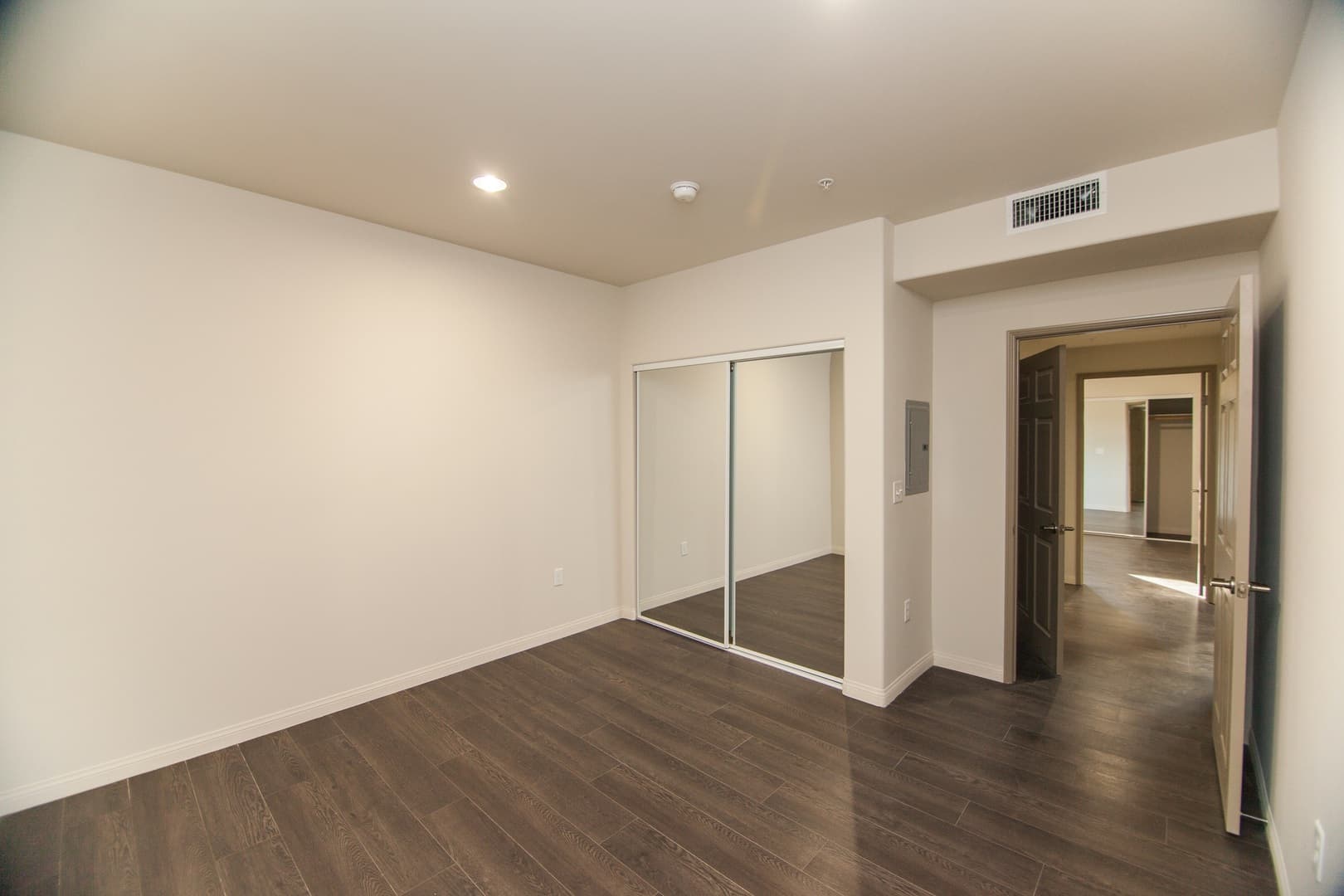 Sherman Oaks Apartment: 5100 Woodman Ave