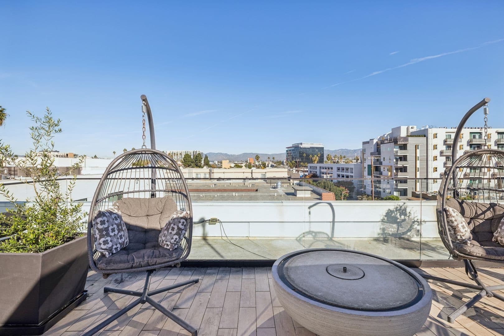 North Hollywood Apartment: 11241 Otsego Street