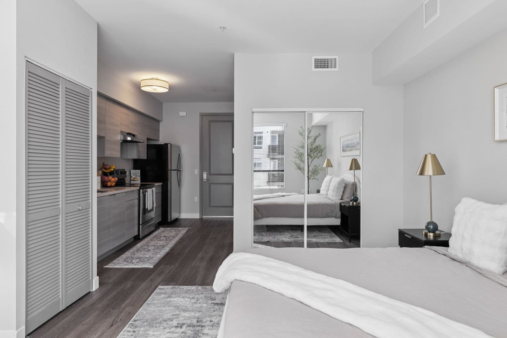 North Hollywood Apartment: 11241 Otsego Street