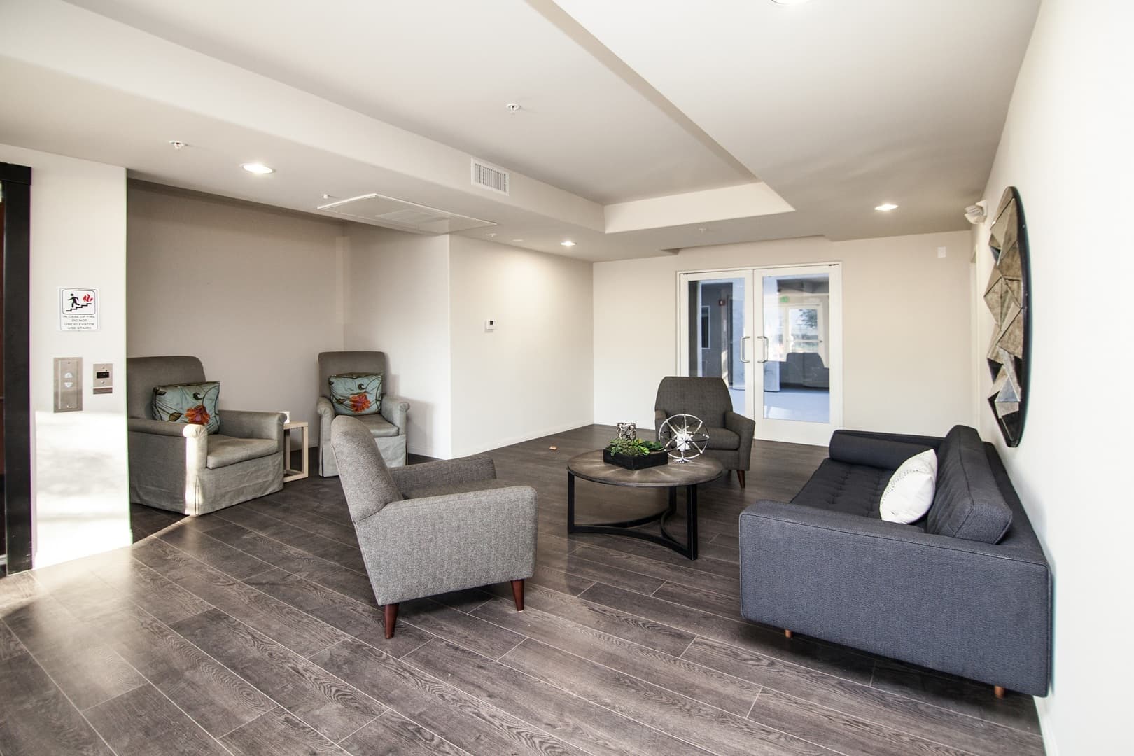 Sherman Oaks Apartment: 5100 Woodman Ave