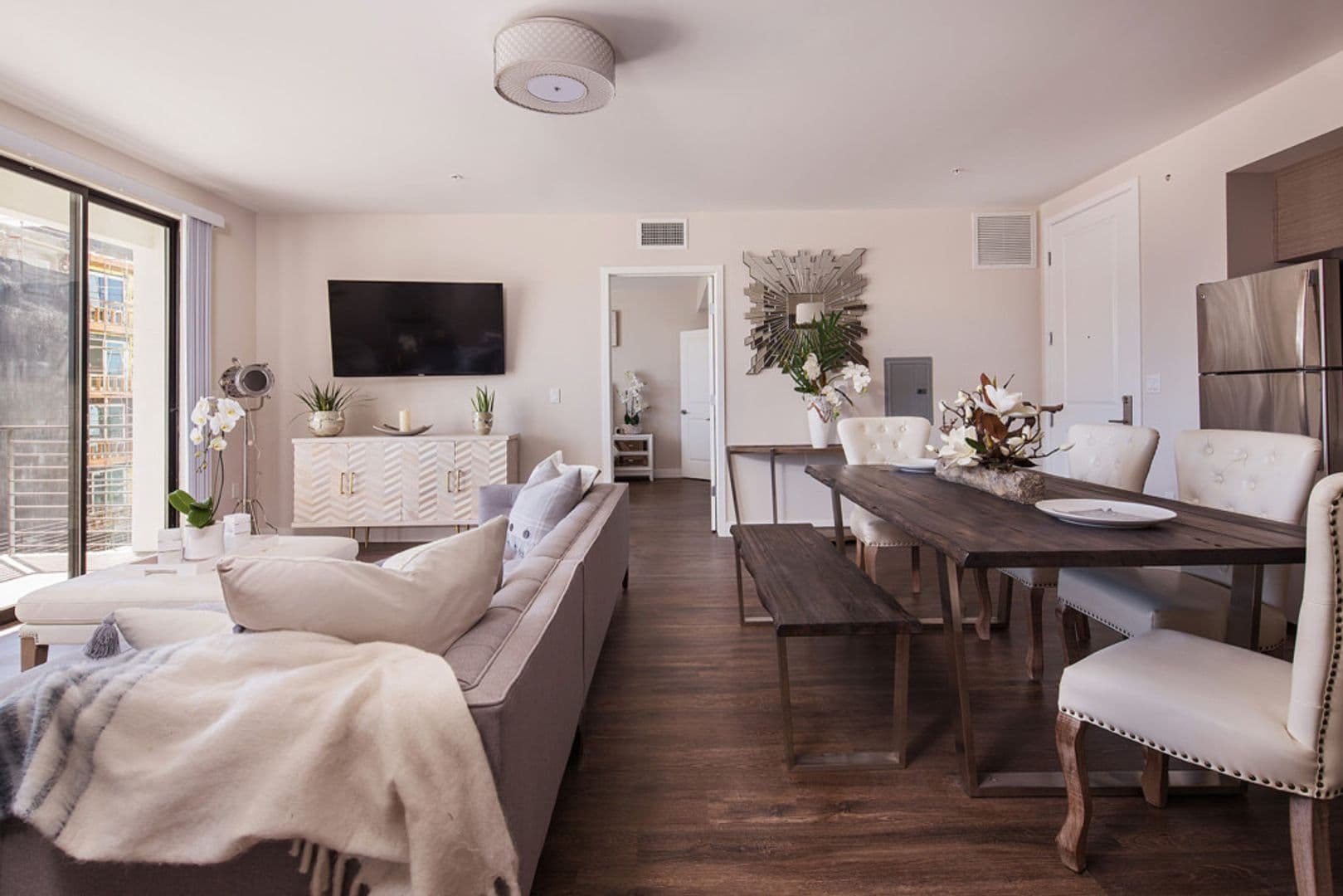 NORTH HOLLYWOOD Apartment: 5500 NORTH KLUMP AVE