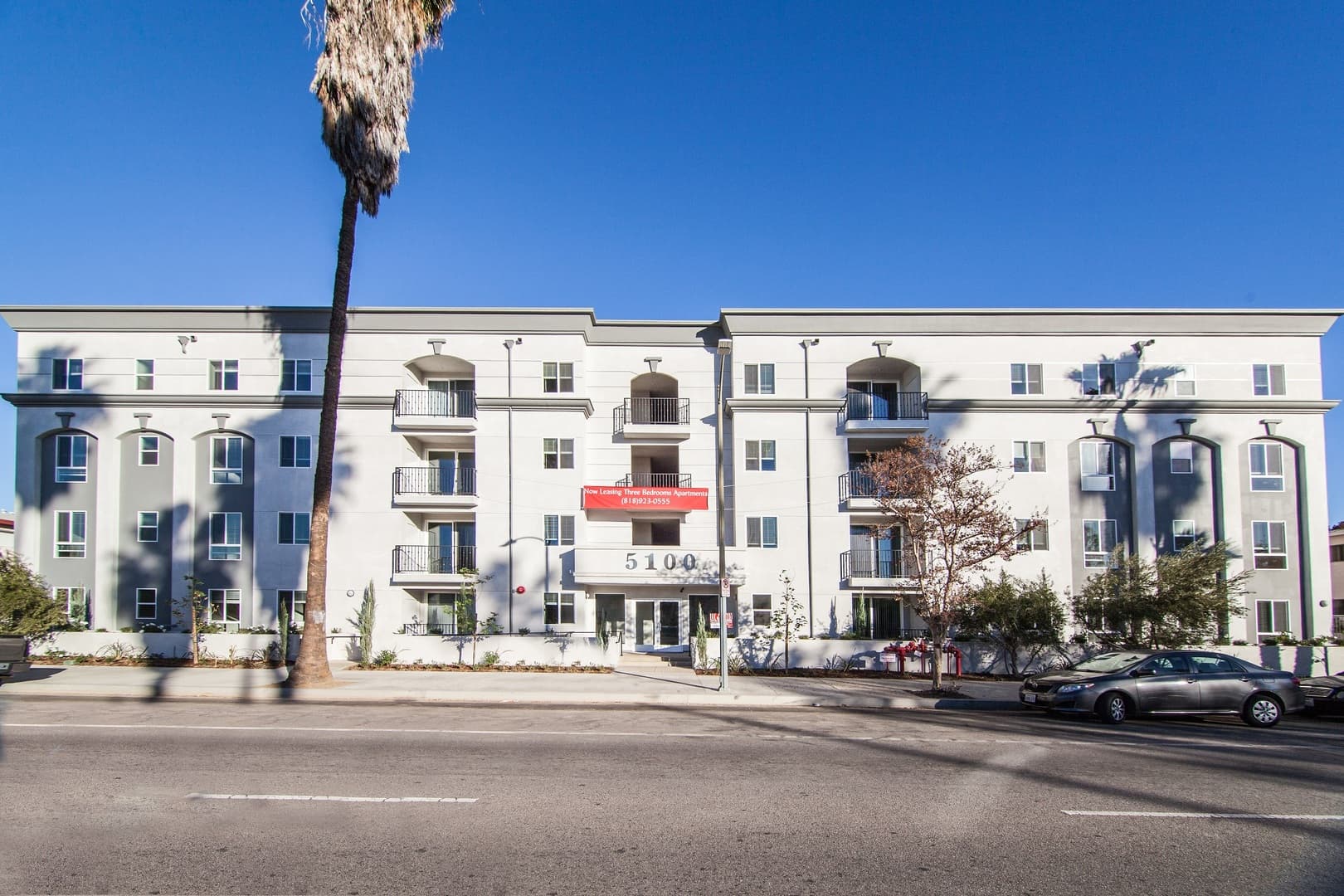 Sherman Oaks Apartment: 5100 Woodman Ave