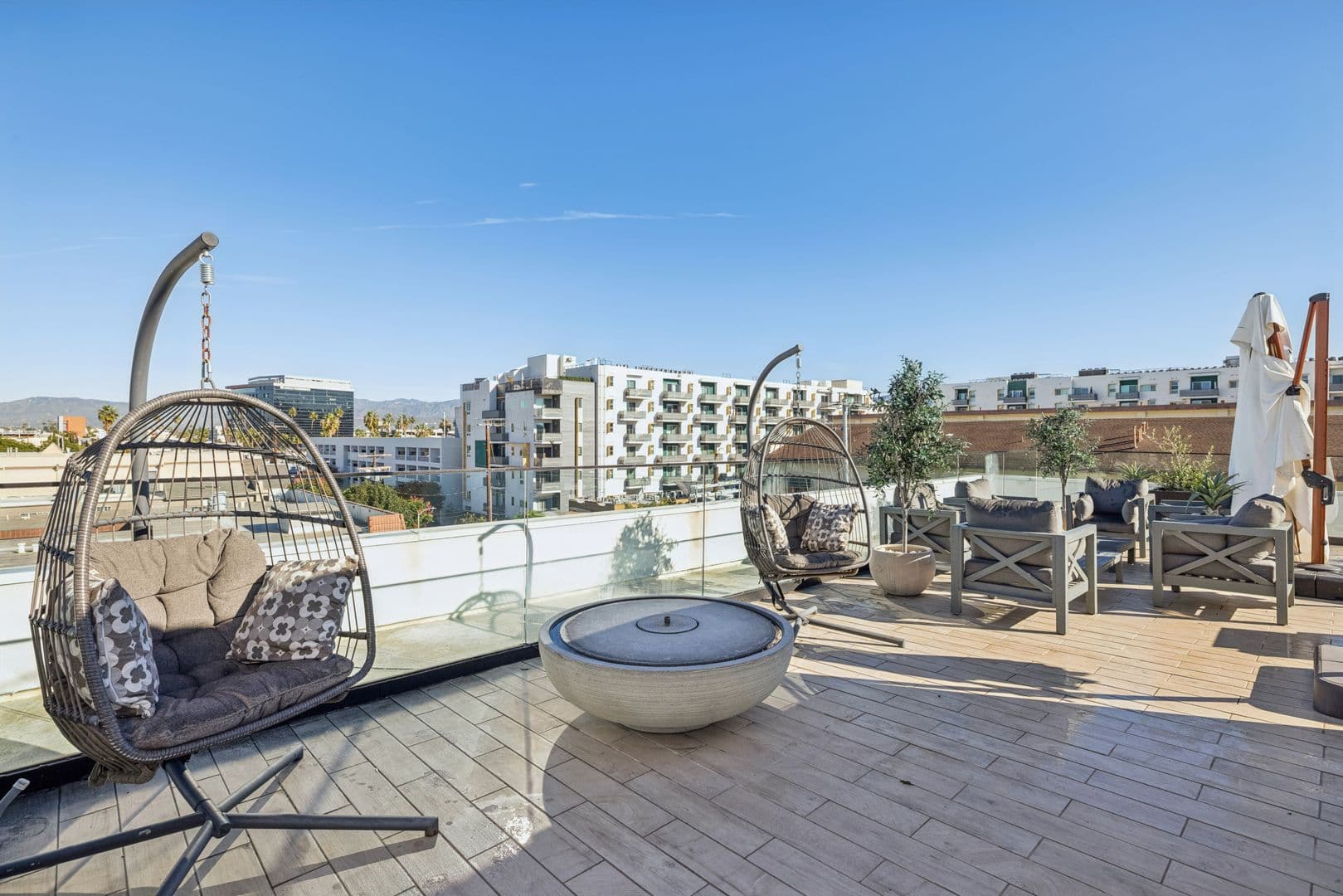 North Hollywood Apartment: 11241 Otsego Street