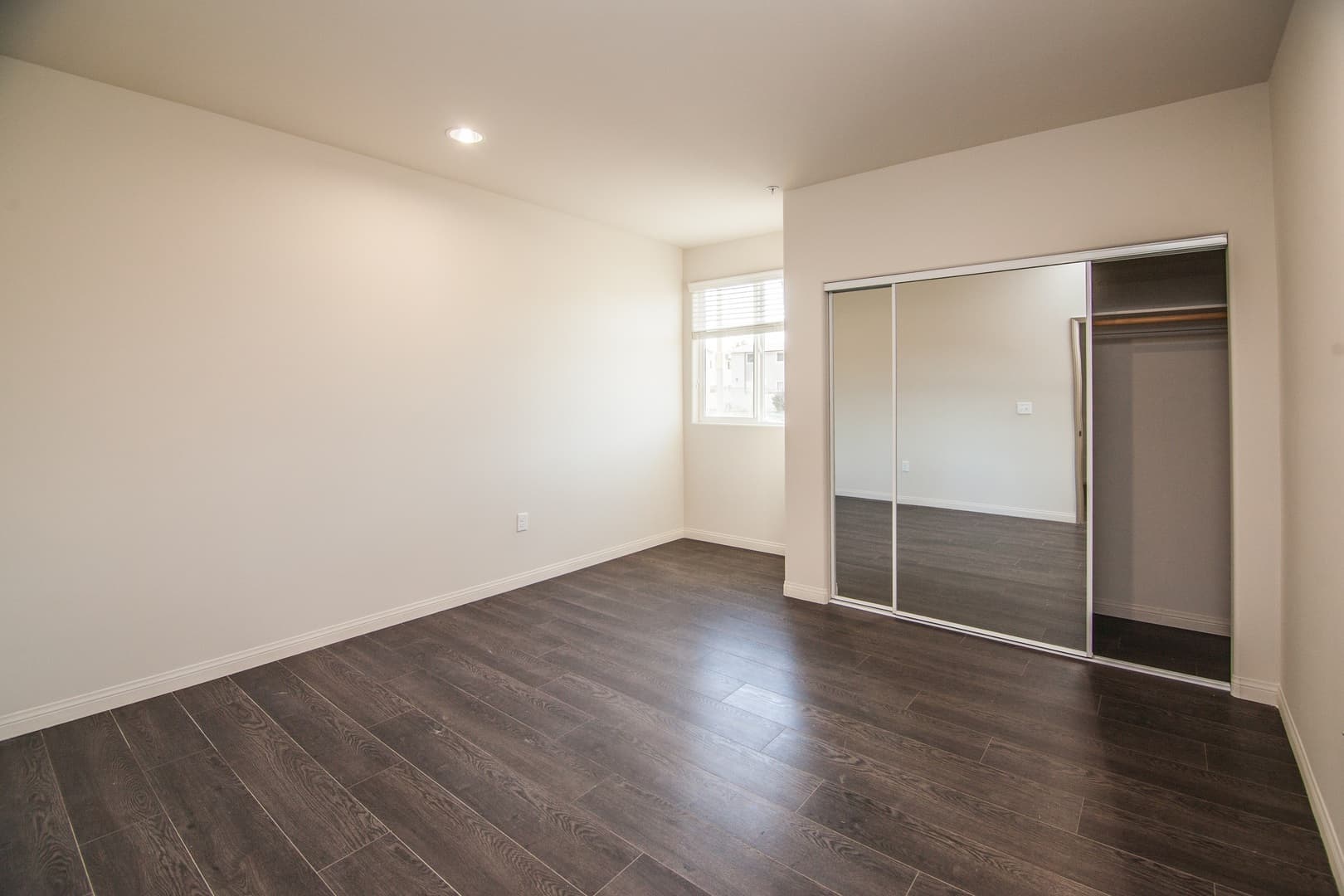 Sherman Oaks Apartment: 5100 Woodman Ave