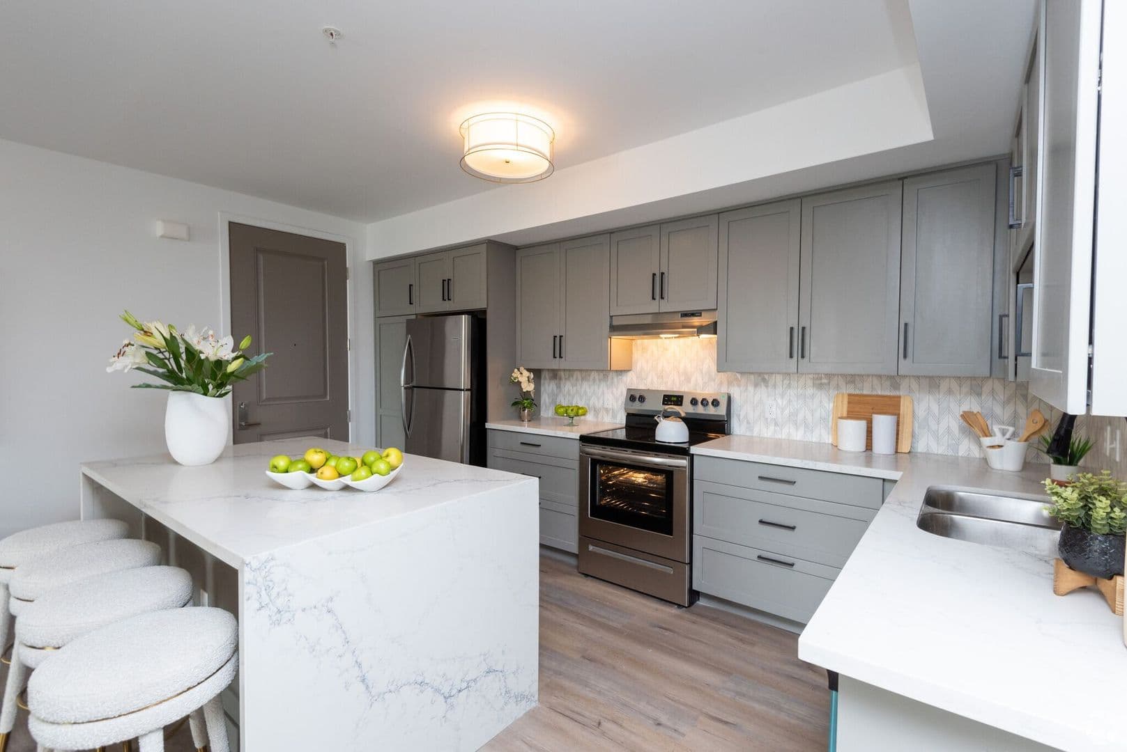 Los Angeles Apartment: 1507 Hi Point Street