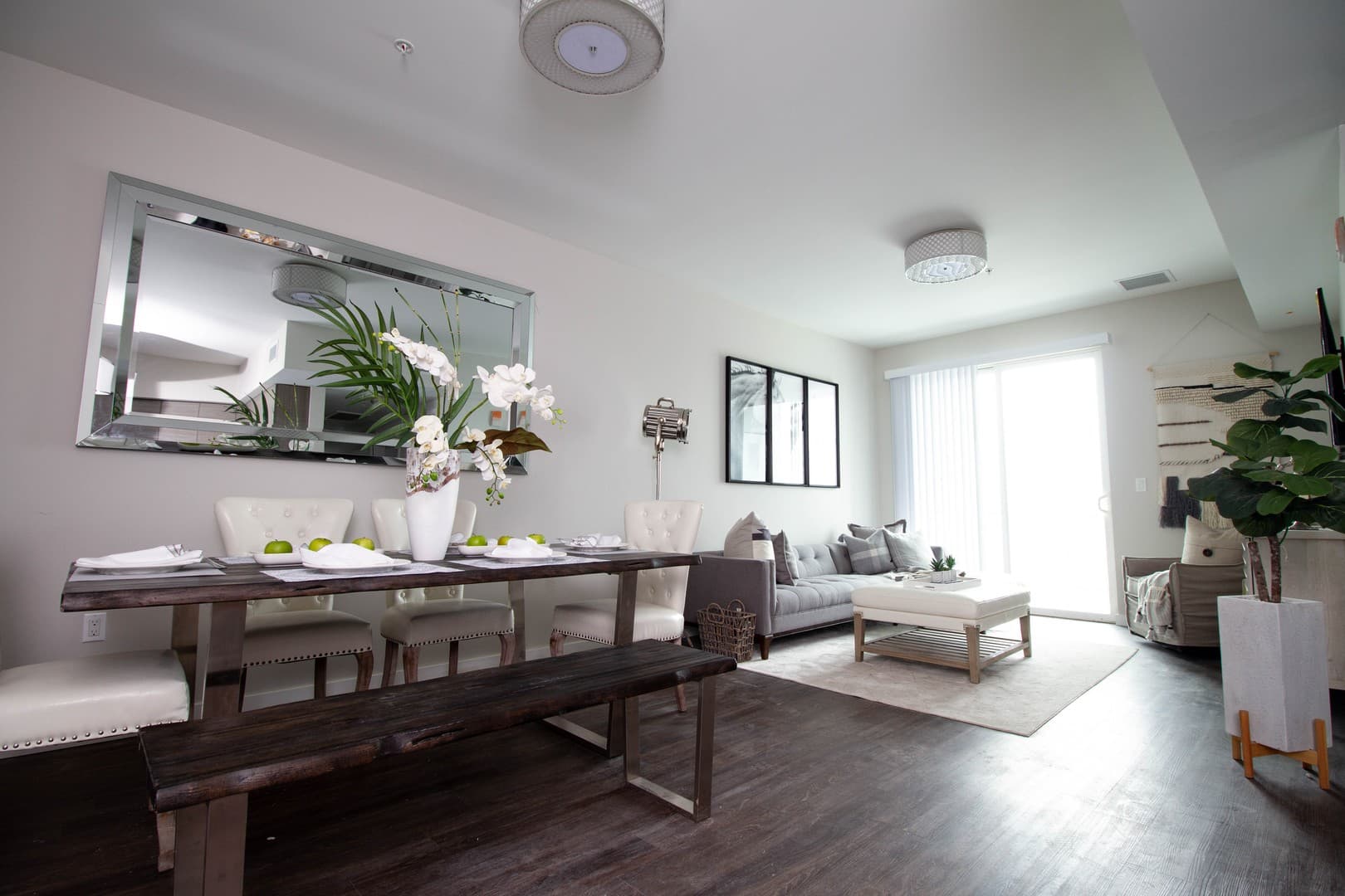 North Hollywood Apartment: 11011 West Otsego Street