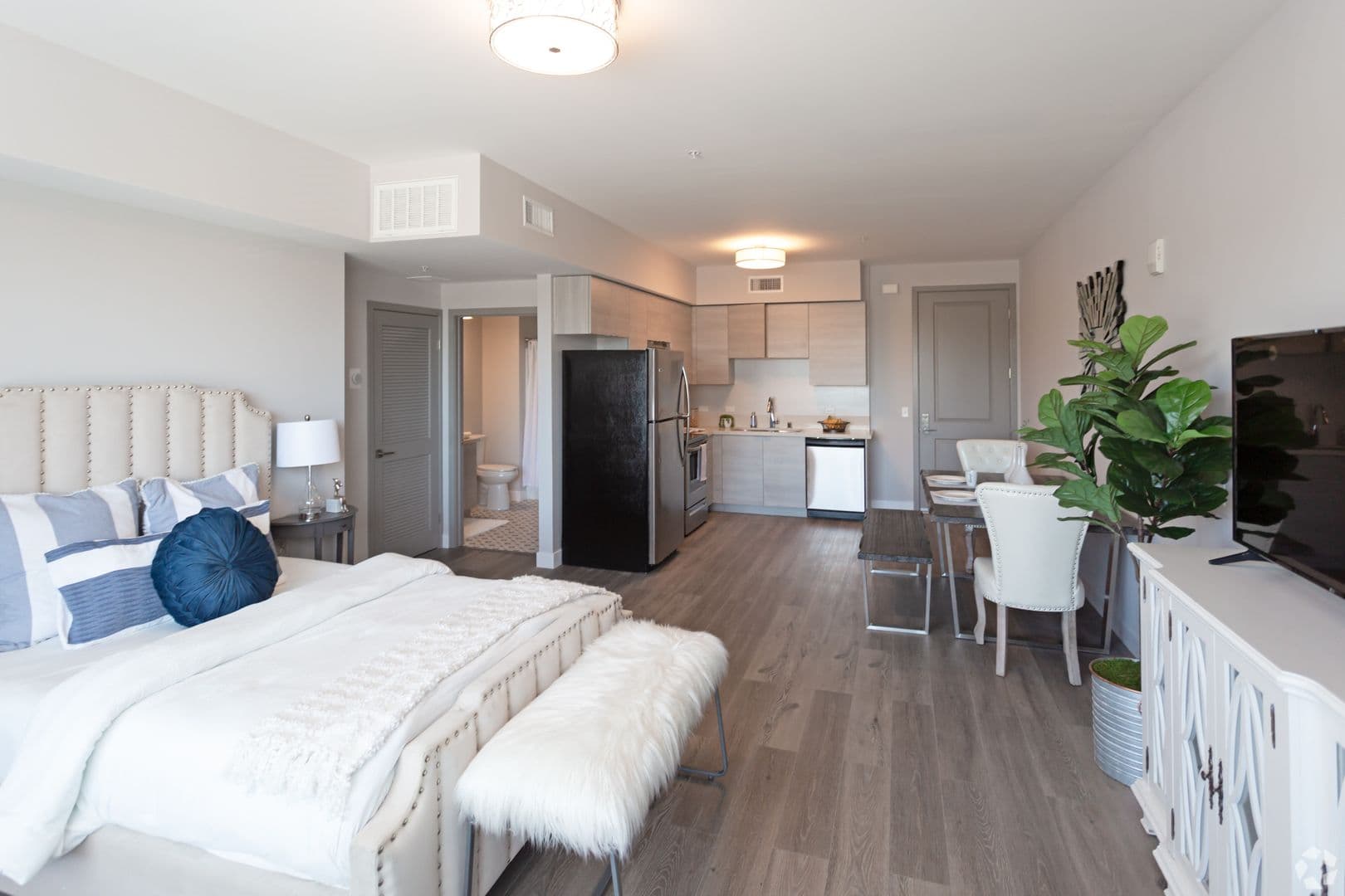 North Hollywood Apartment: 11241 Otsego Street