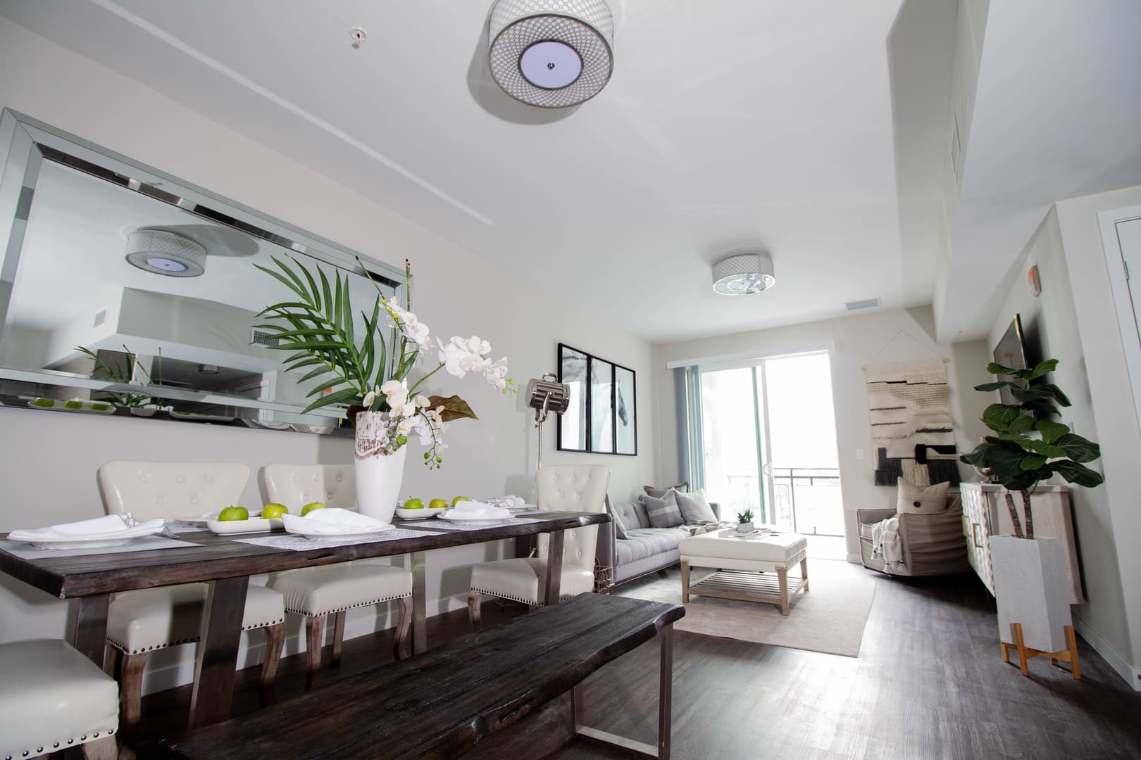 North Hollywood Apartment: 11011 West Otsego Street