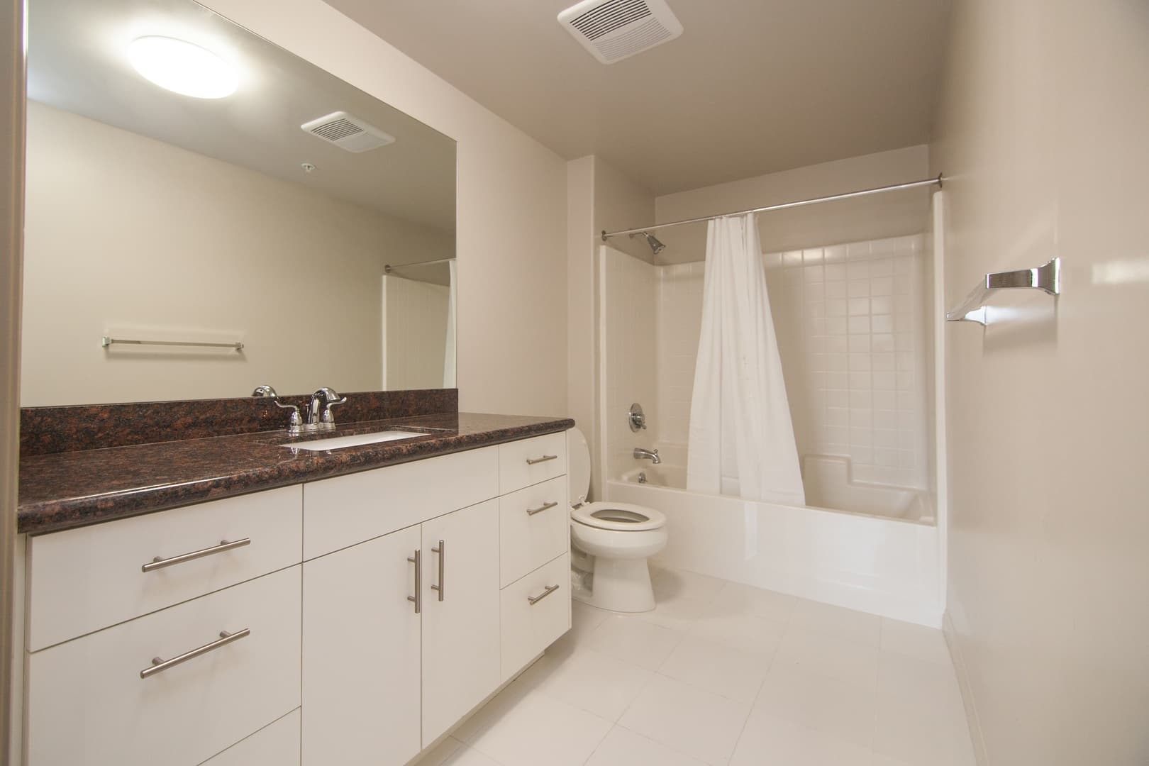 Sherman Oaks Apartment: 5100 Woodman Ave