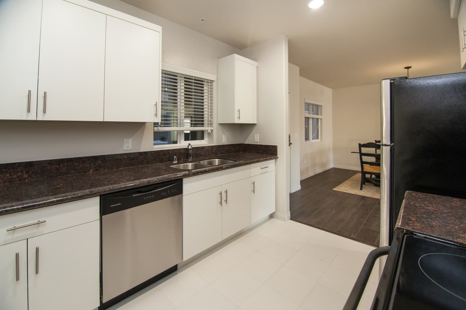Sherman Oaks Apartment: 5100 Woodman Ave