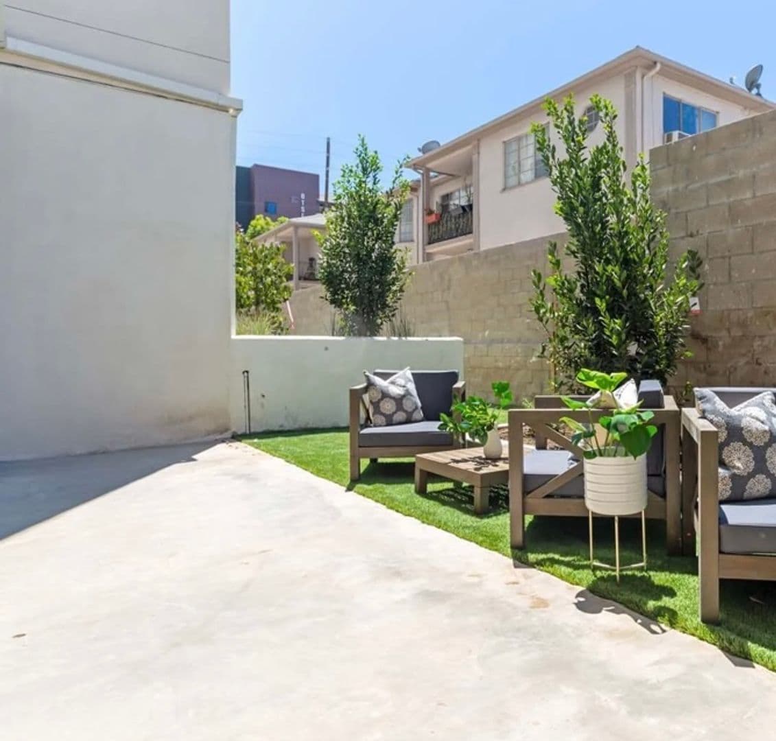 North Hollywood Apartment: 11241 Otsego Street