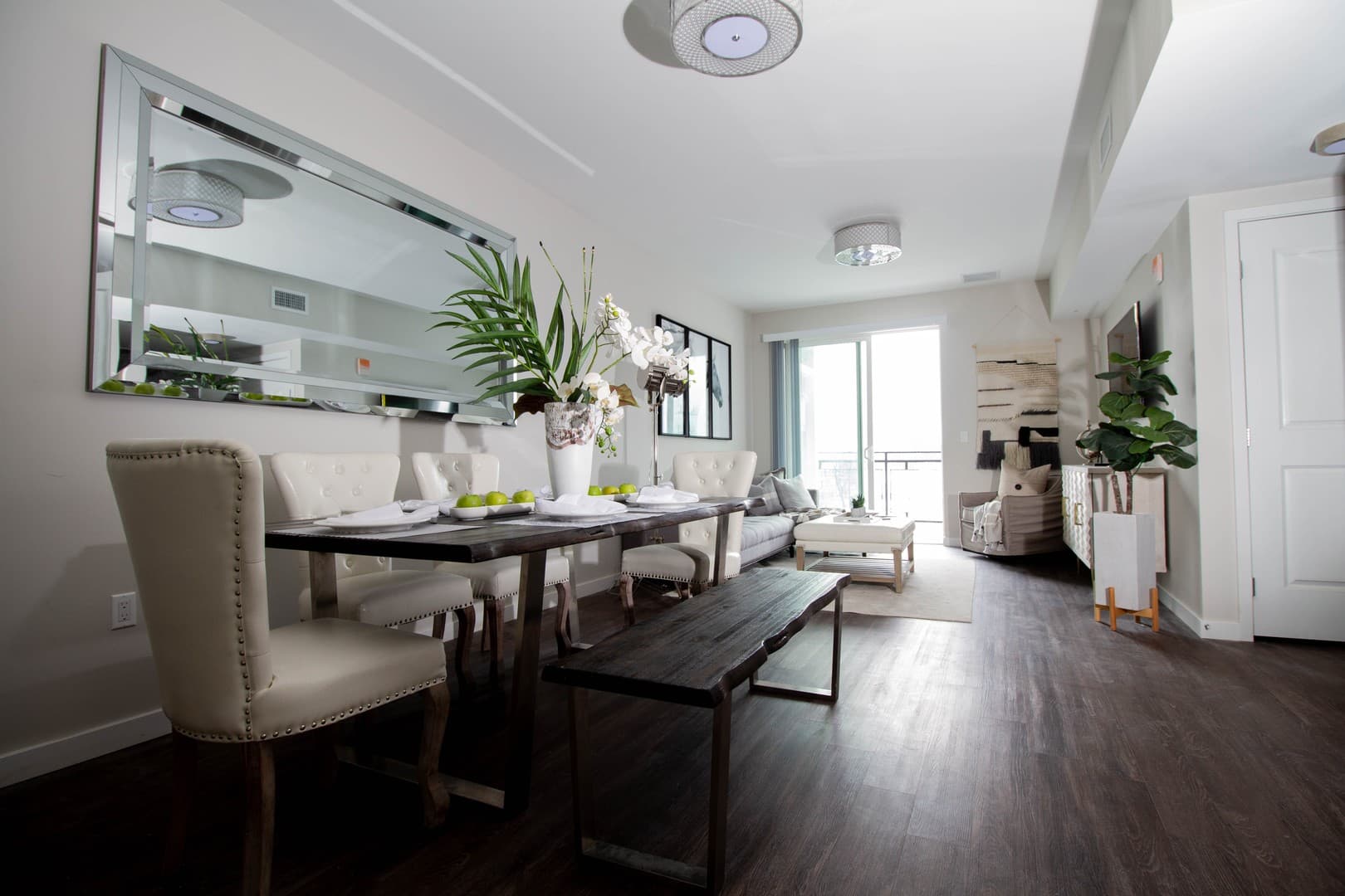 North Hollywood Apartment: 11011 West Otsego Street