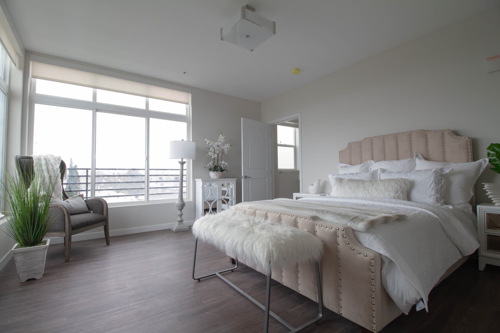North Hollywood Apartment: 11011 West Otsego Street