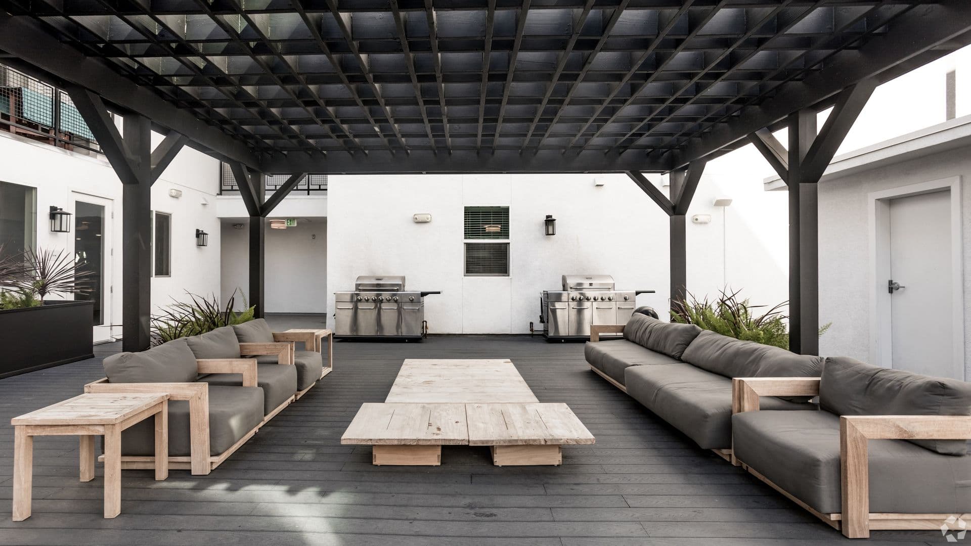 North Hollywood Apartment: 11011 West Otsego Street
