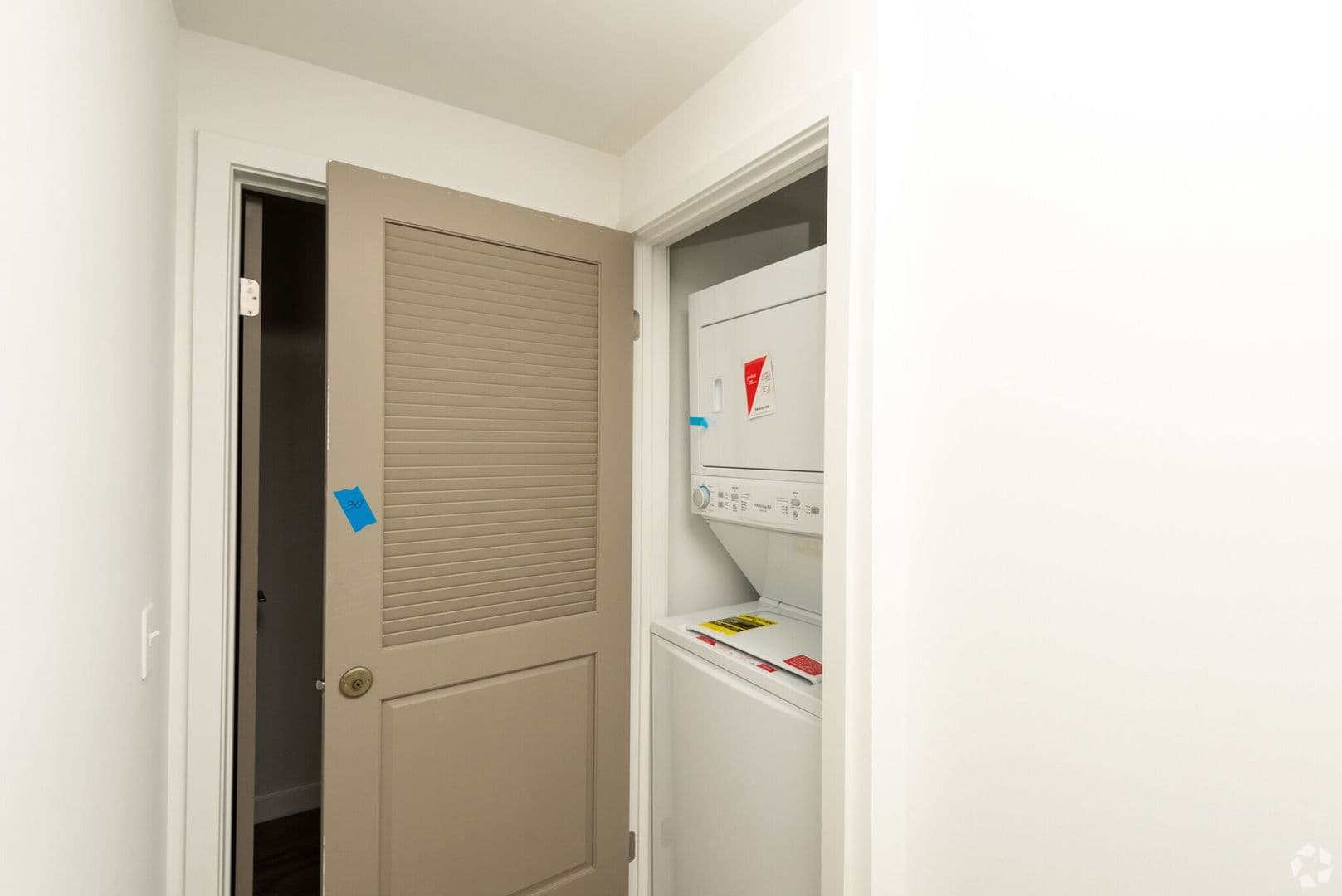 Los Angeles Apartment: 1507 Hi Point Street