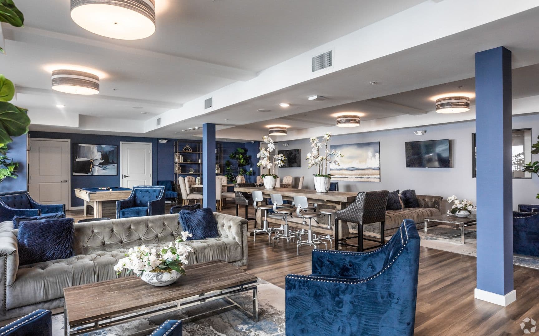 North Hollywood Apartment: 11011 West Otsego Street