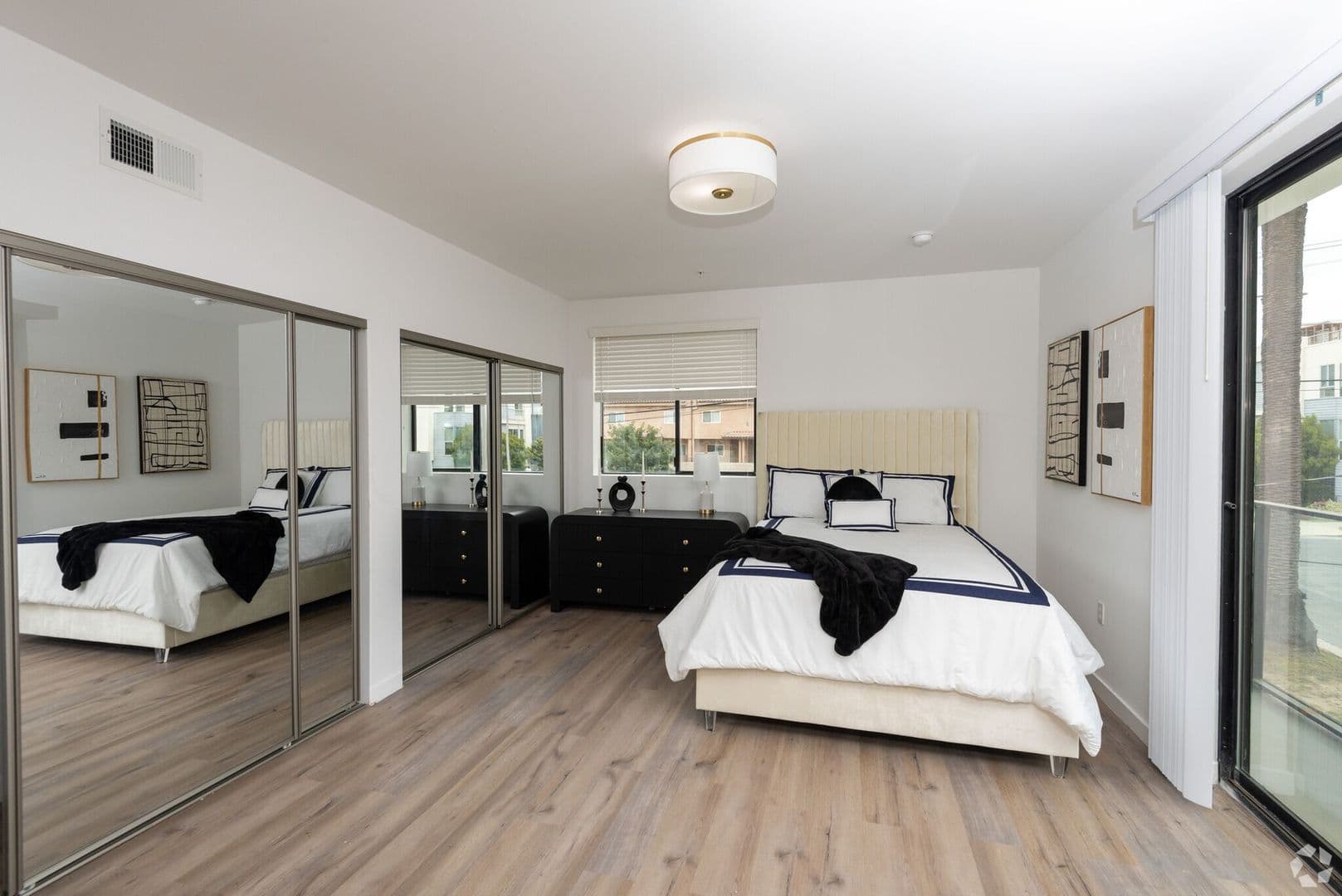 Los Angeles Apartment: 1507 Hi Point Street