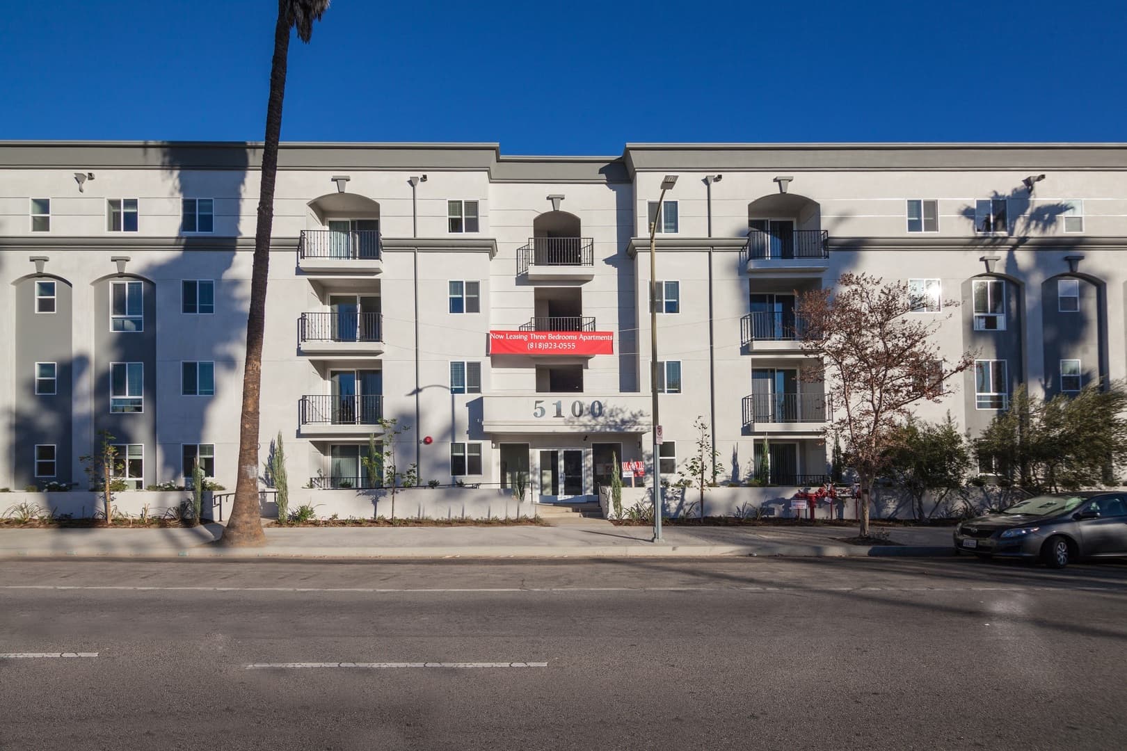 Sherman Oaks Apartment: 5100 Woodman Ave