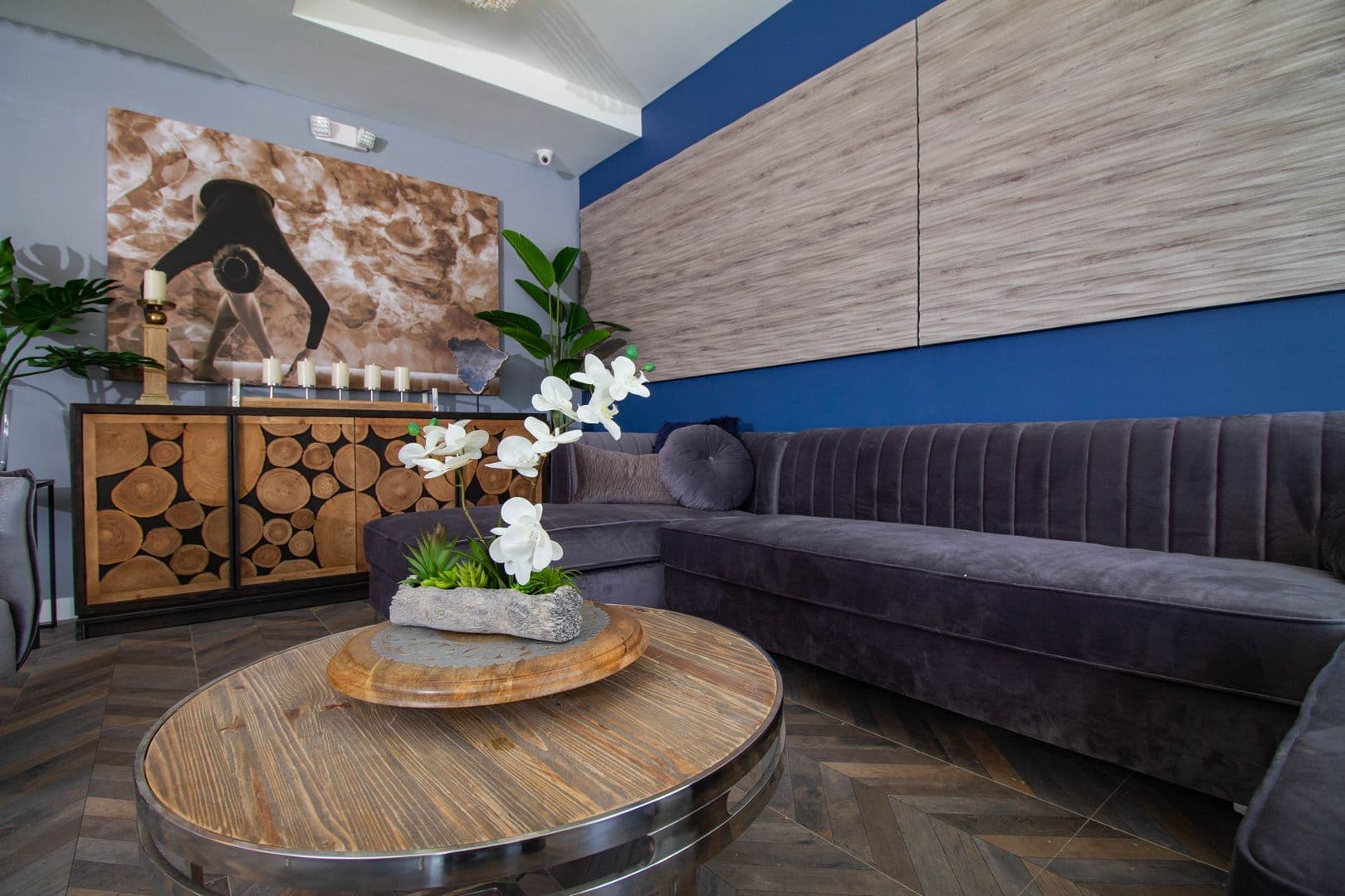 North Hollywood Apartment: 11011 West Otsego Street