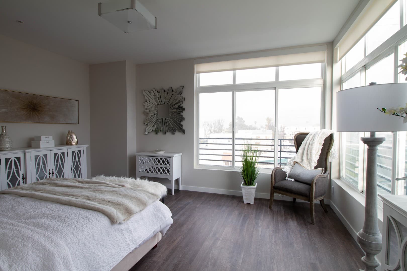 North Hollywood Apartment: 11011 West Otsego Street