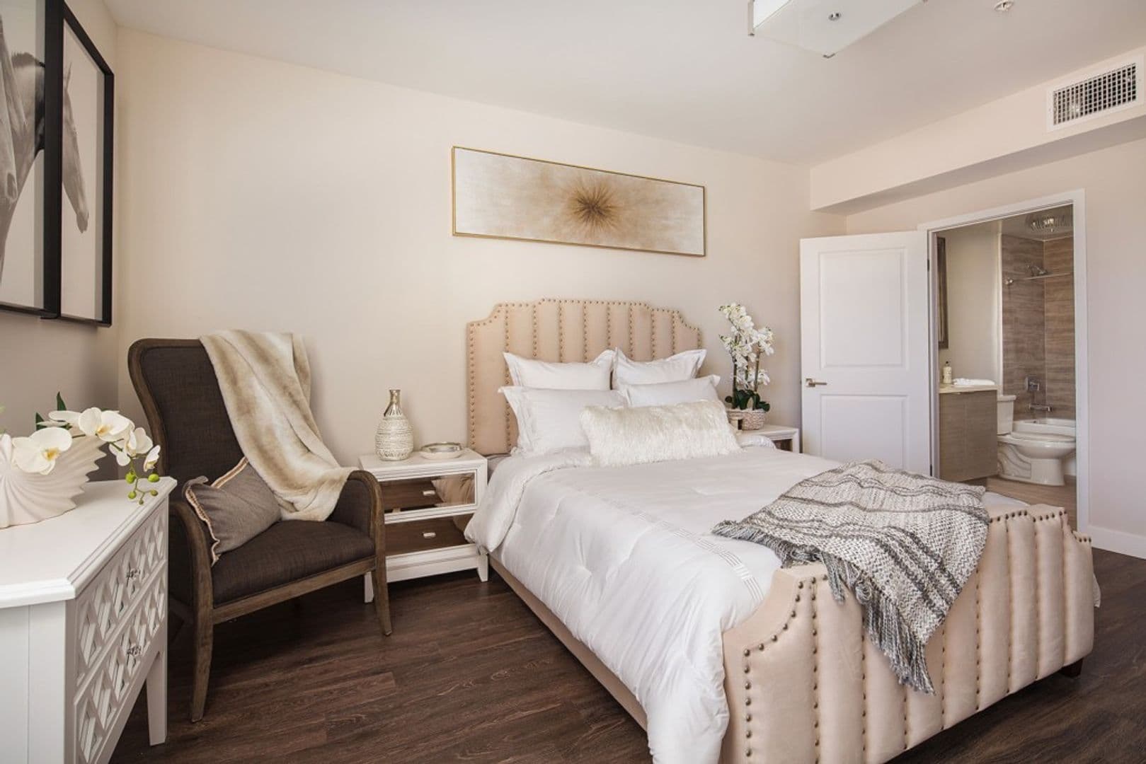 NORTH HOLLYWOOD Apartment: 5500 NORTH KLUMP AVE