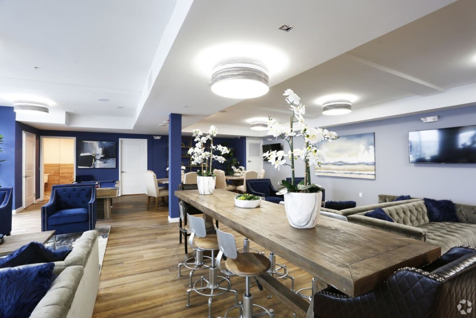 North Hollywood Apartment: 11011 West Otsego Street
