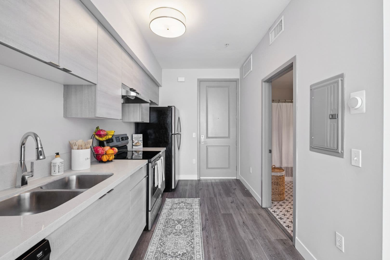 North Hollywood Apartment: 11241 Otsego Street
