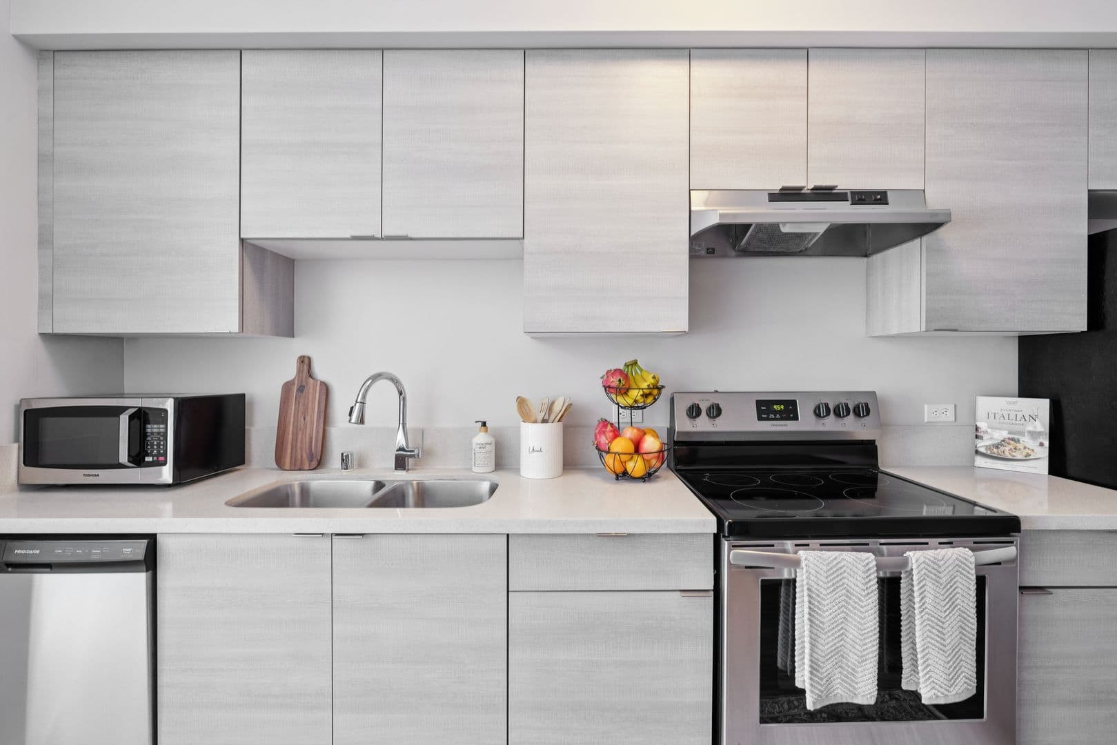 North Hollywood Apartment: 11241 Otsego Street