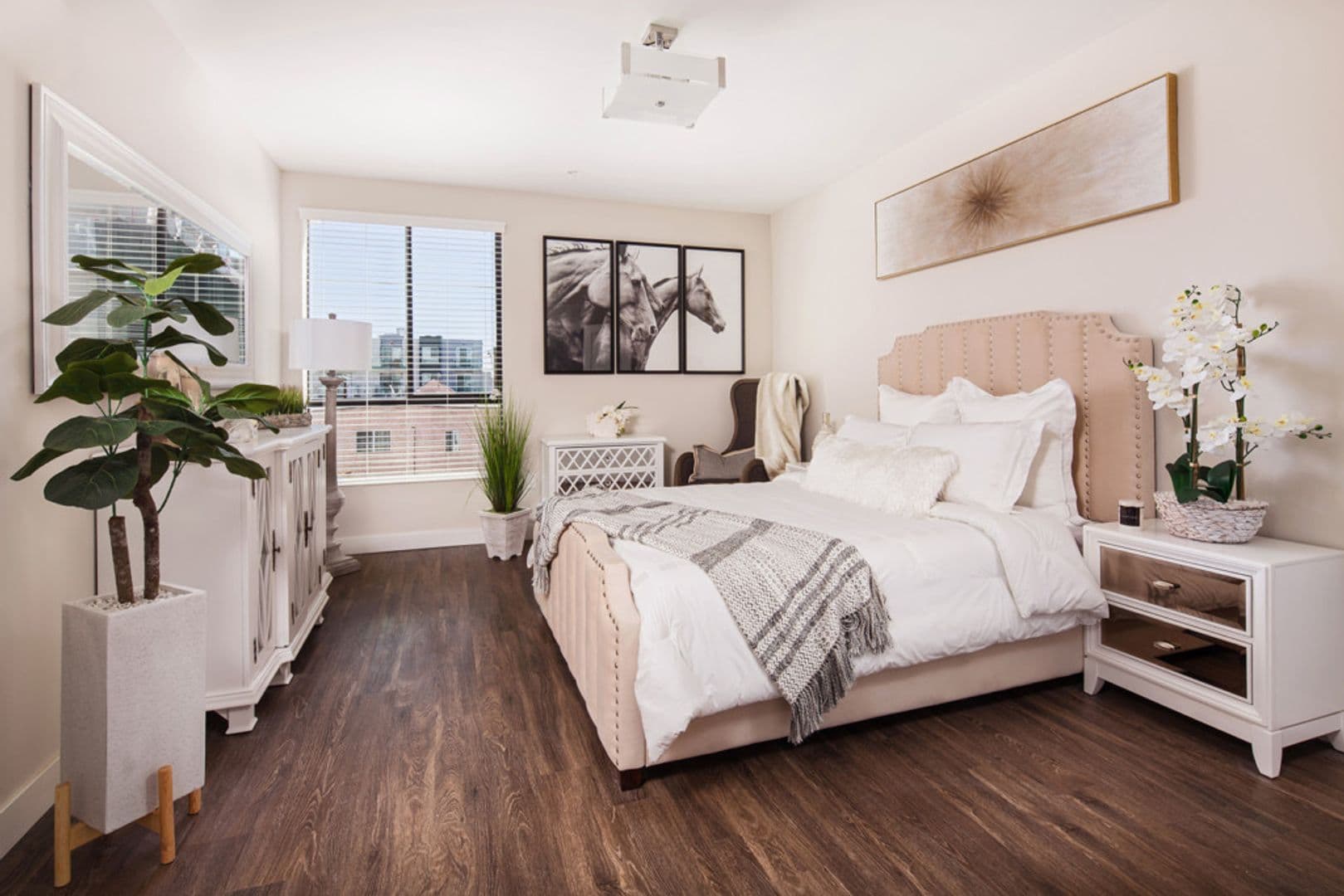 NORTH HOLLYWOOD Apartment: 5500 NORTH KLUMP AVE