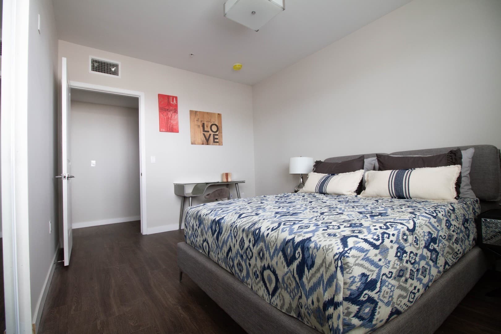 North Hollywood Apartment: 11011 West Otsego Street