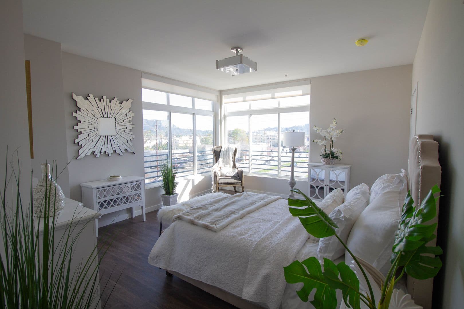North Hollywood Apartment: 11011 West Otsego Street