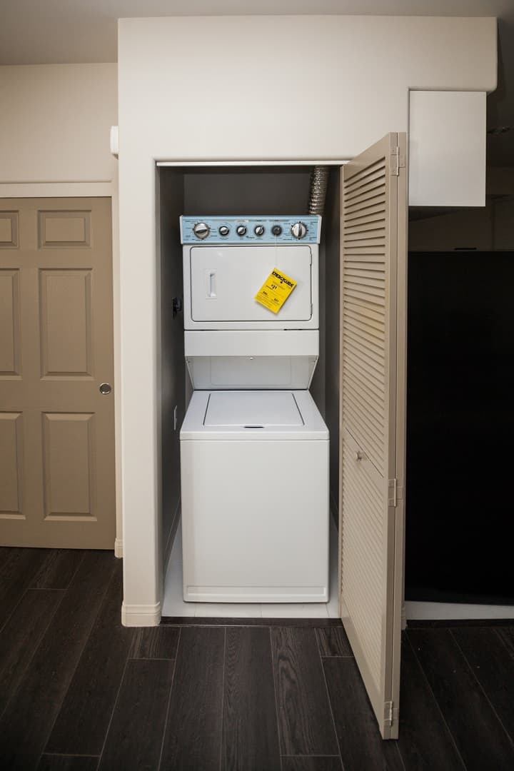Sherman Oaks Apartment: 5100 Woodman Ave