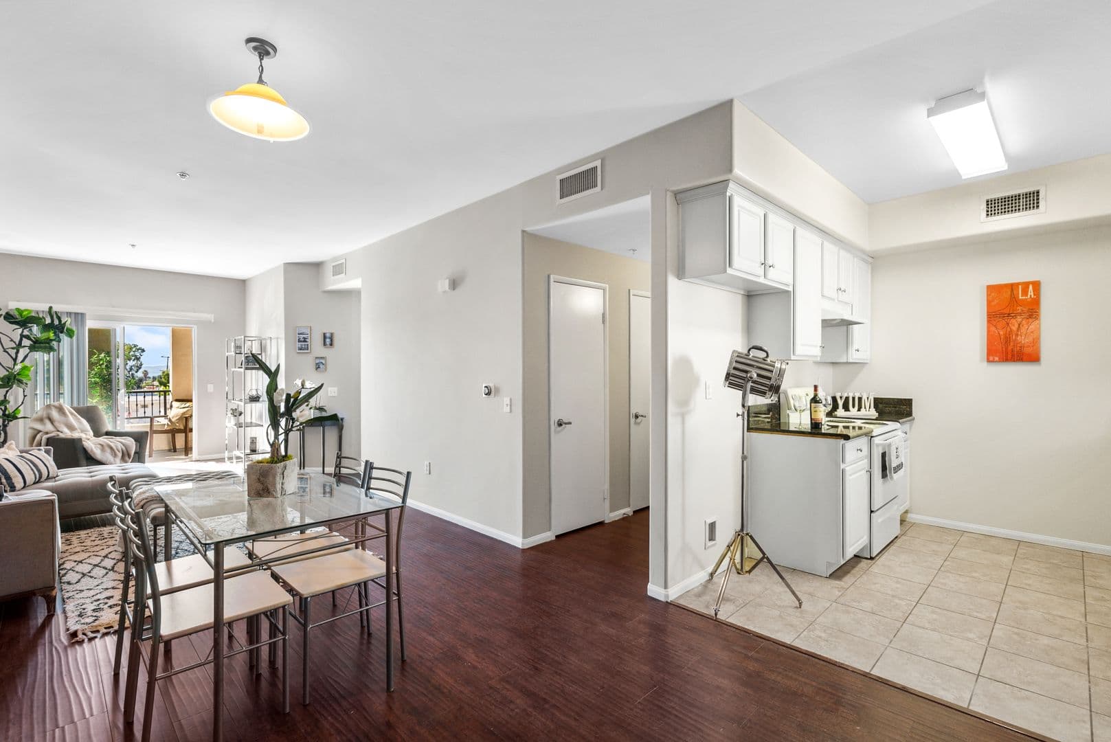 Sun Valley Apartment: 8654 Sunland Blvd