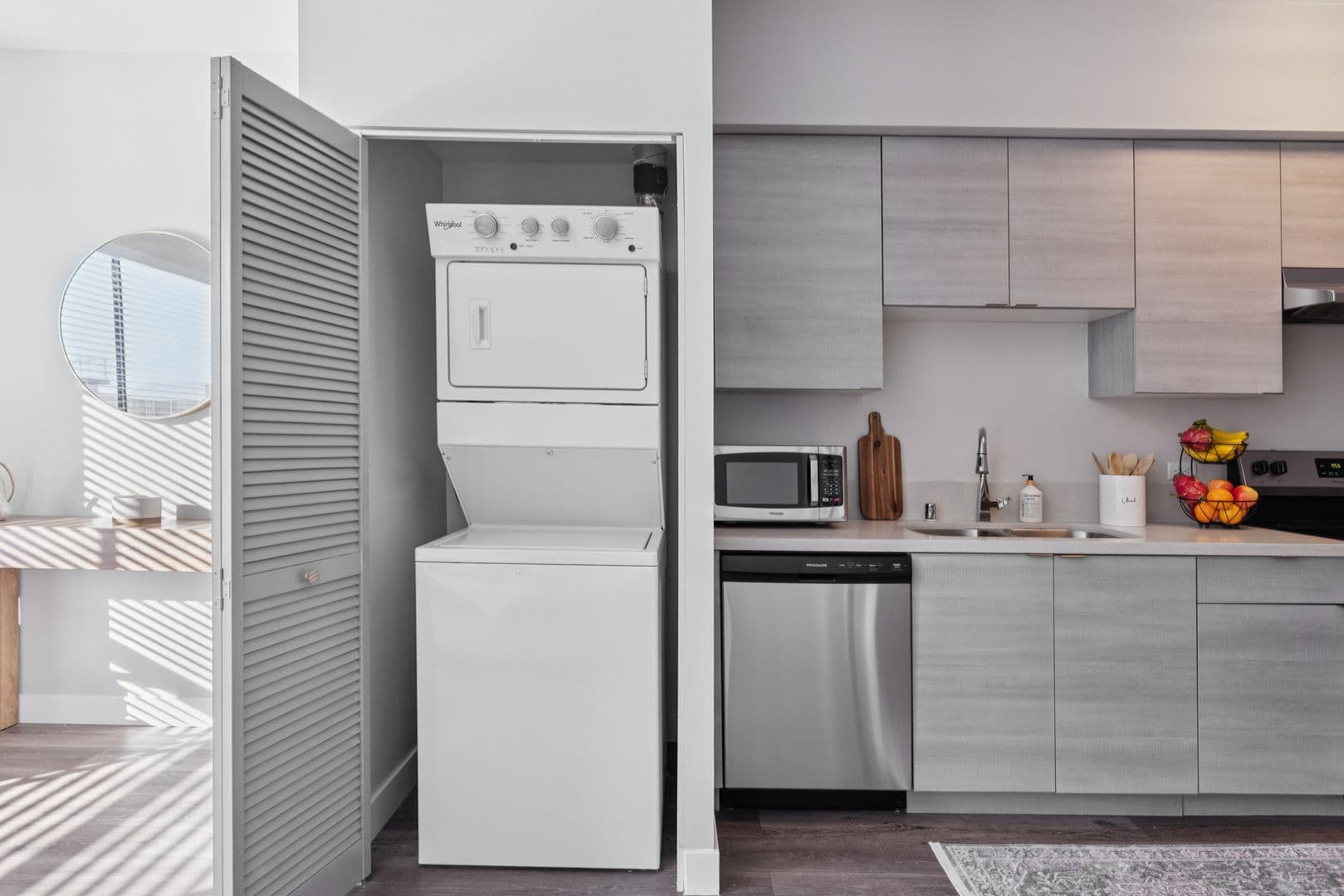North Hollywood Apartment: 11241 Otsego Street