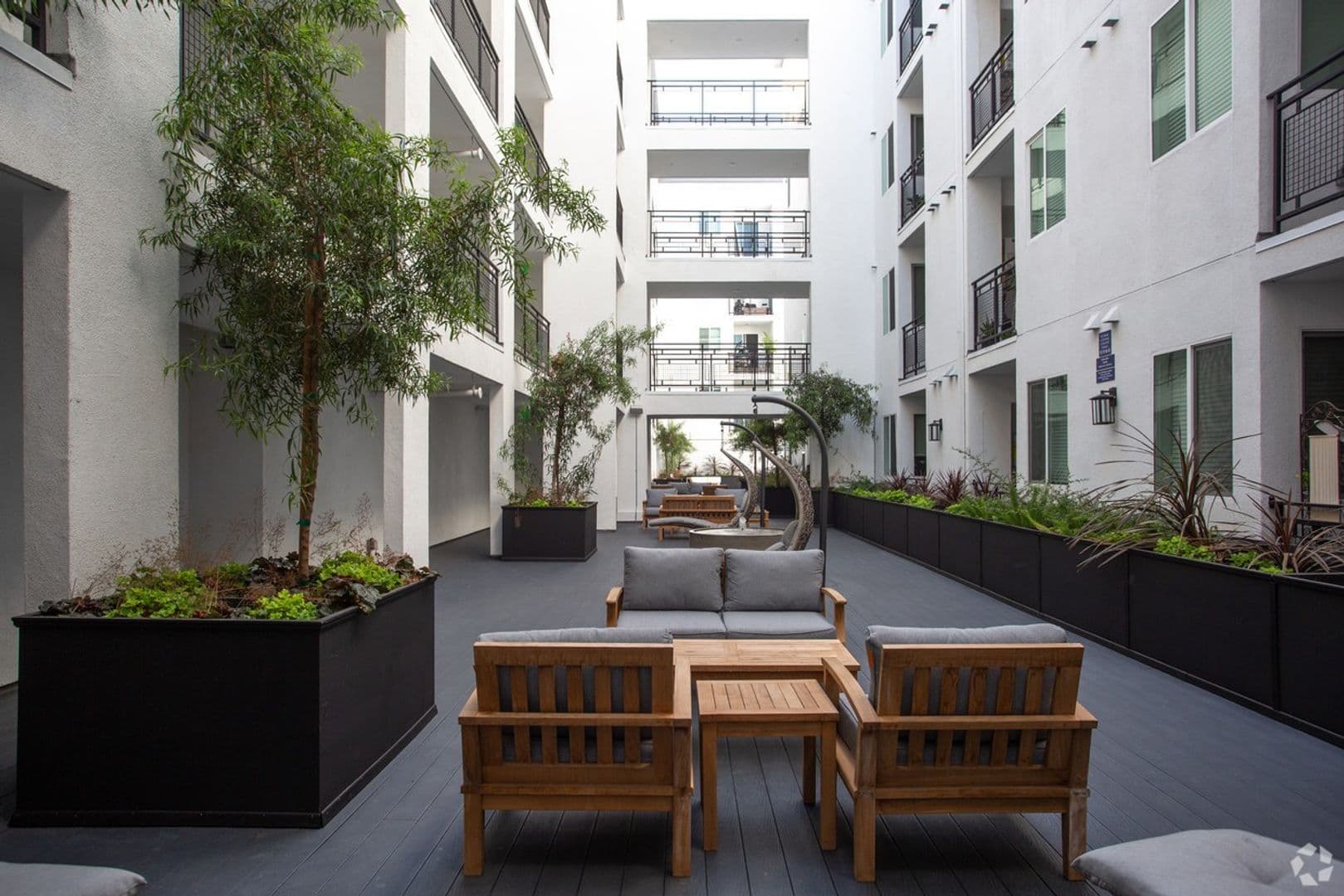 North Hollywood Apartment: 11011 West Otsego Street