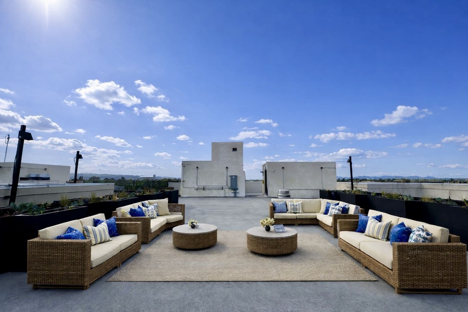 Los Angeles Apartment: 6754 N Valjean Ave