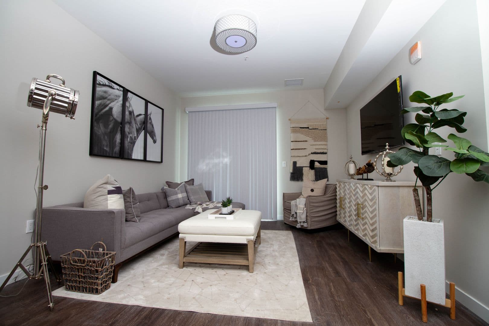North Hollywood Apartment: 11011 West Otsego Street