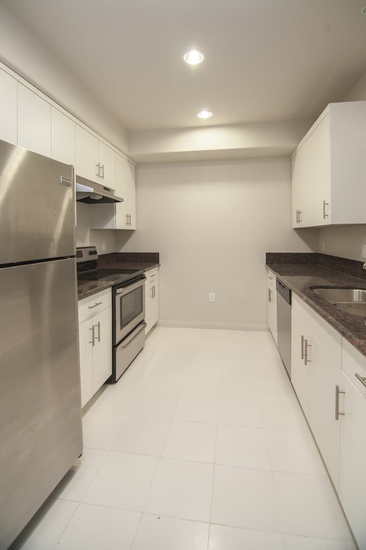 Sherman Oaks Apartment: 5100 Woodman Ave