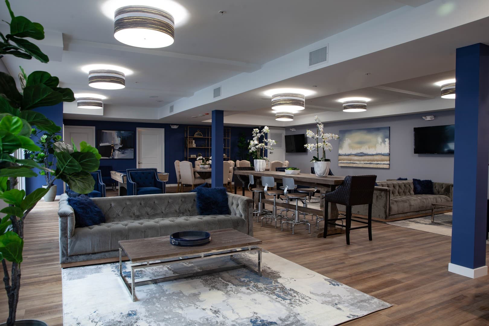 North Hollywood Apartment: 11011 West Otsego Street
