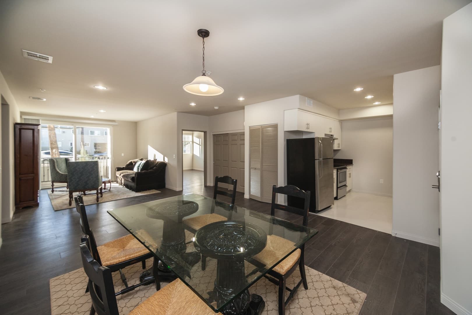 Sherman Oaks Apartment: 5100 Woodman Ave