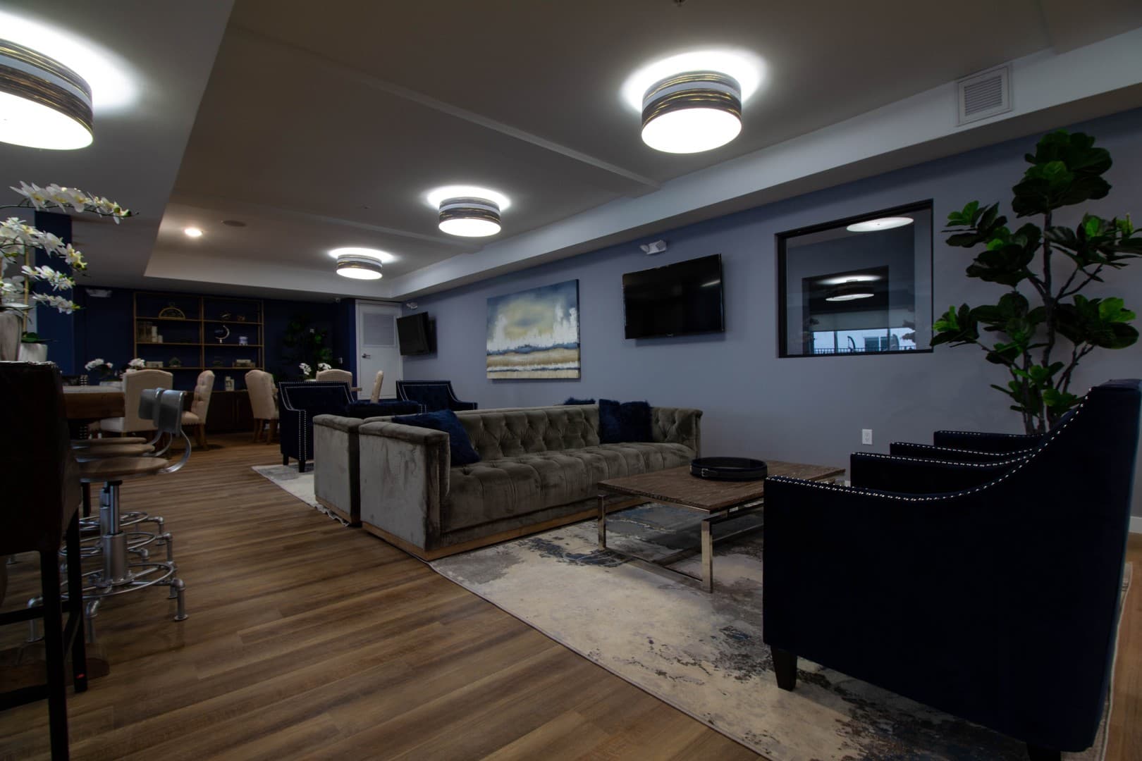 North Hollywood Apartment: 11011 West Otsego Street