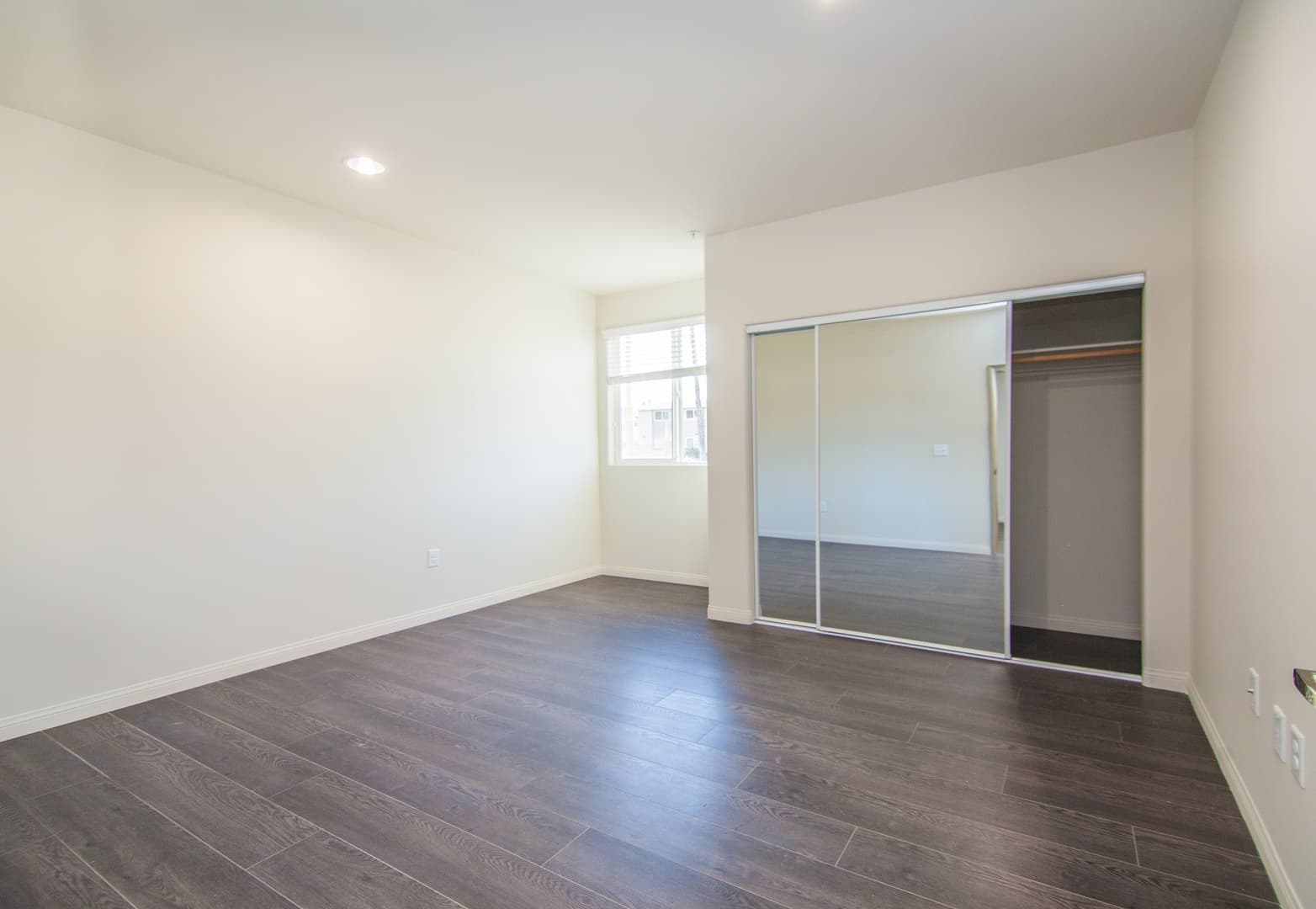 Sherman Oaks Apartment: 5100 Woodman Ave