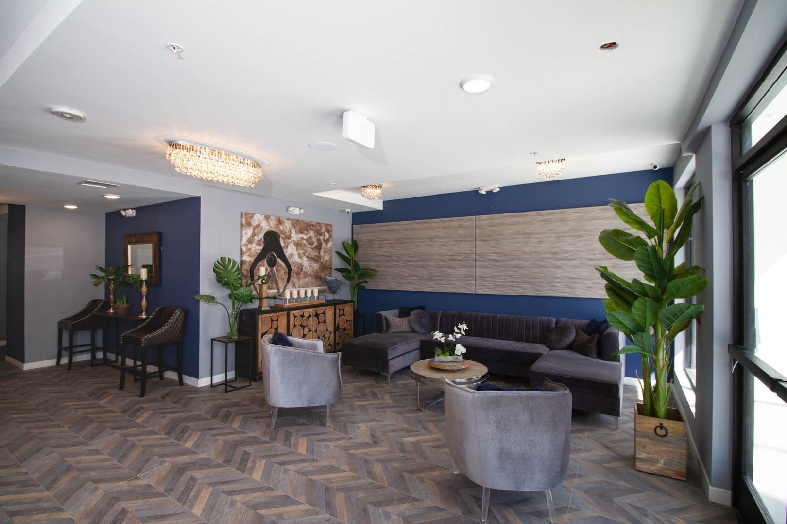 North Hollywood Apartment: 11011 West Otsego Street