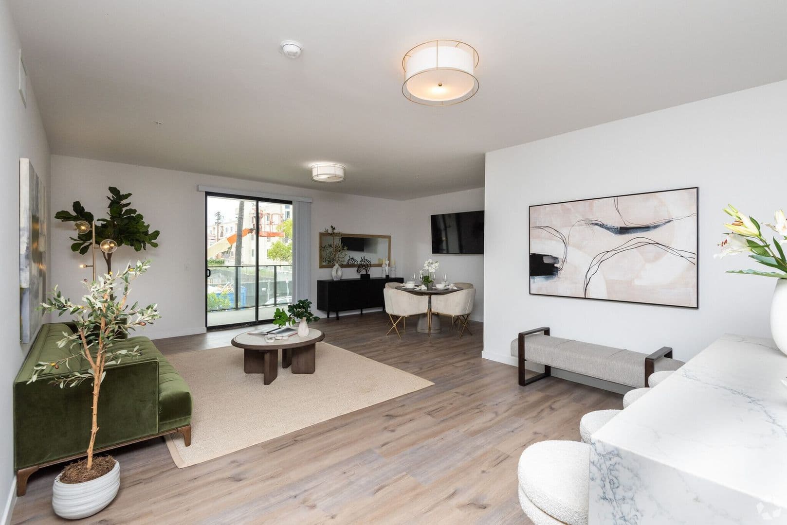 Los Angeles Apartment: 1507 Hi Point Street