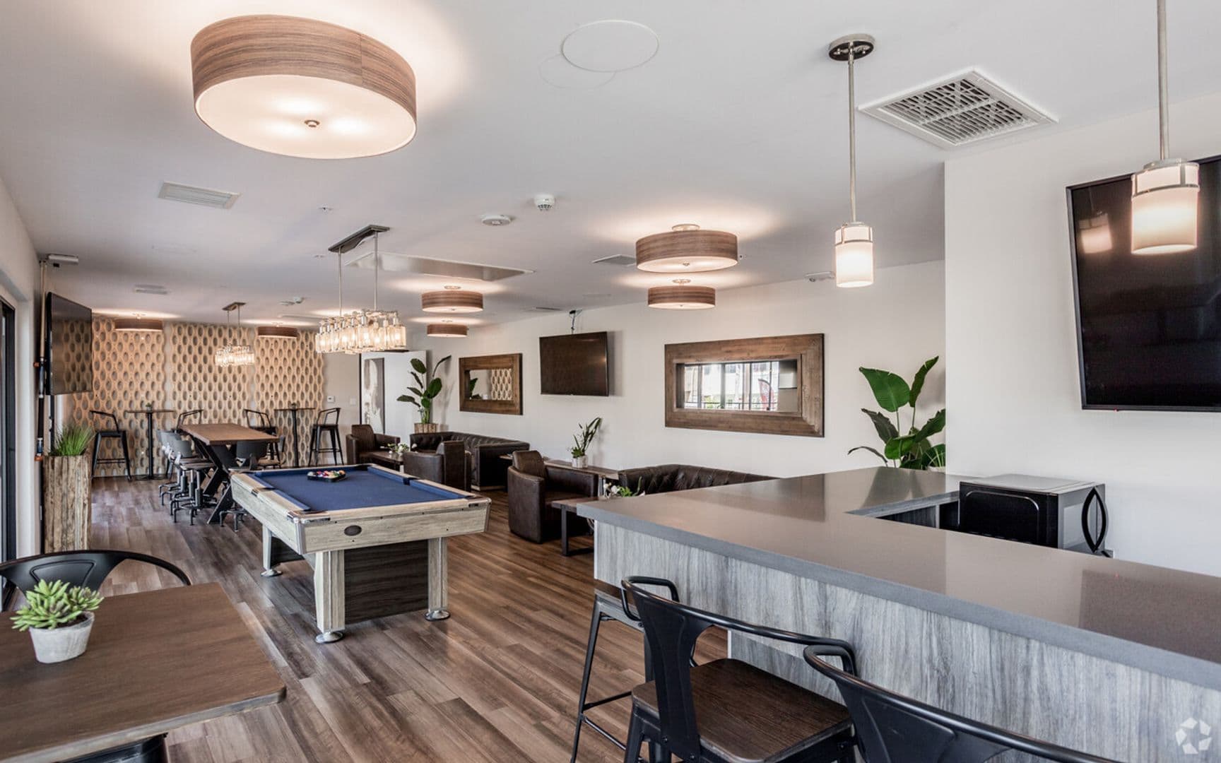 NORTH HOLLYWOOD Apartment: 5500 NORTH KLUMP AVE