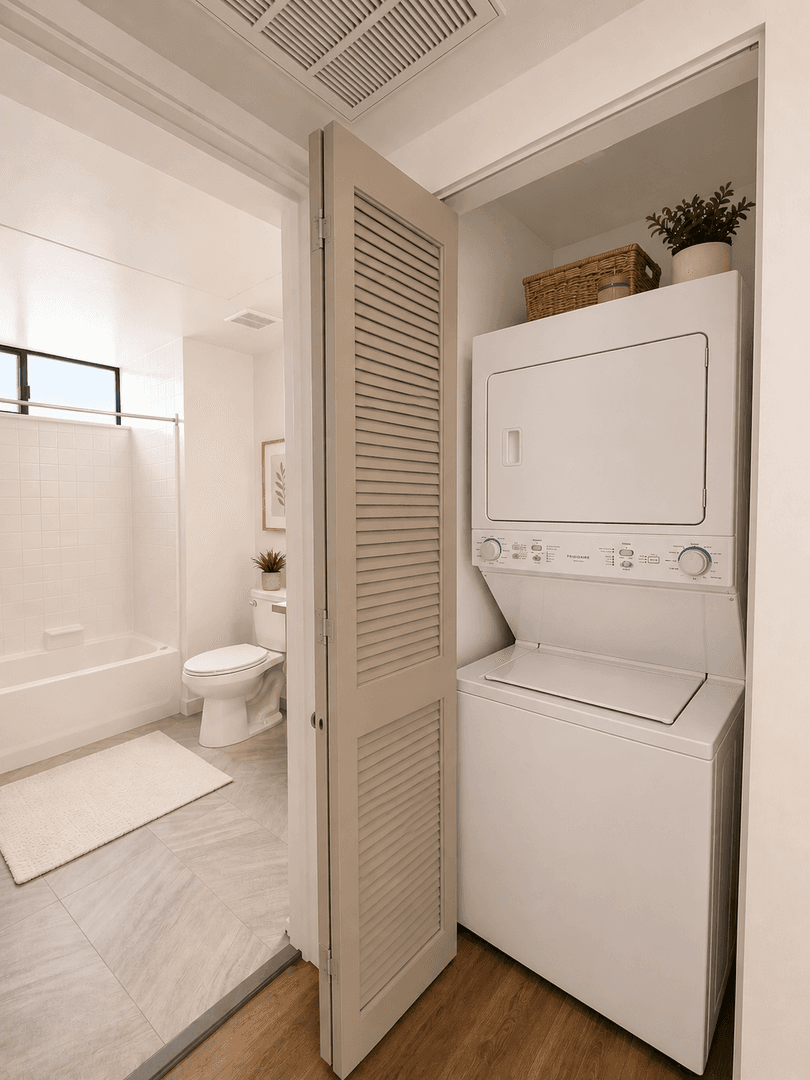 Los Angeles Apartment: 3638 Motor Avenue